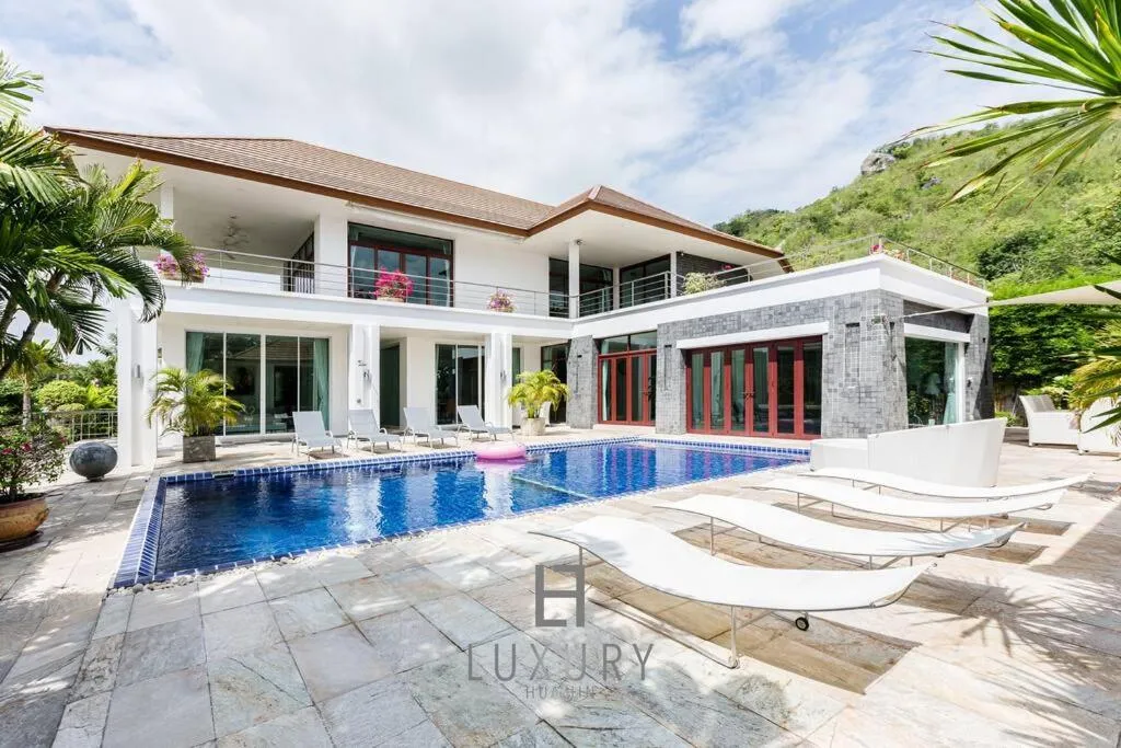 Unique Pool Villa with 5 Bedrooms and Sea View PM-C1
