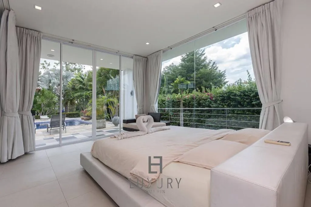 Bed in Unique Pool Villa with 5 Bedrooms and Sea View PM-C1
