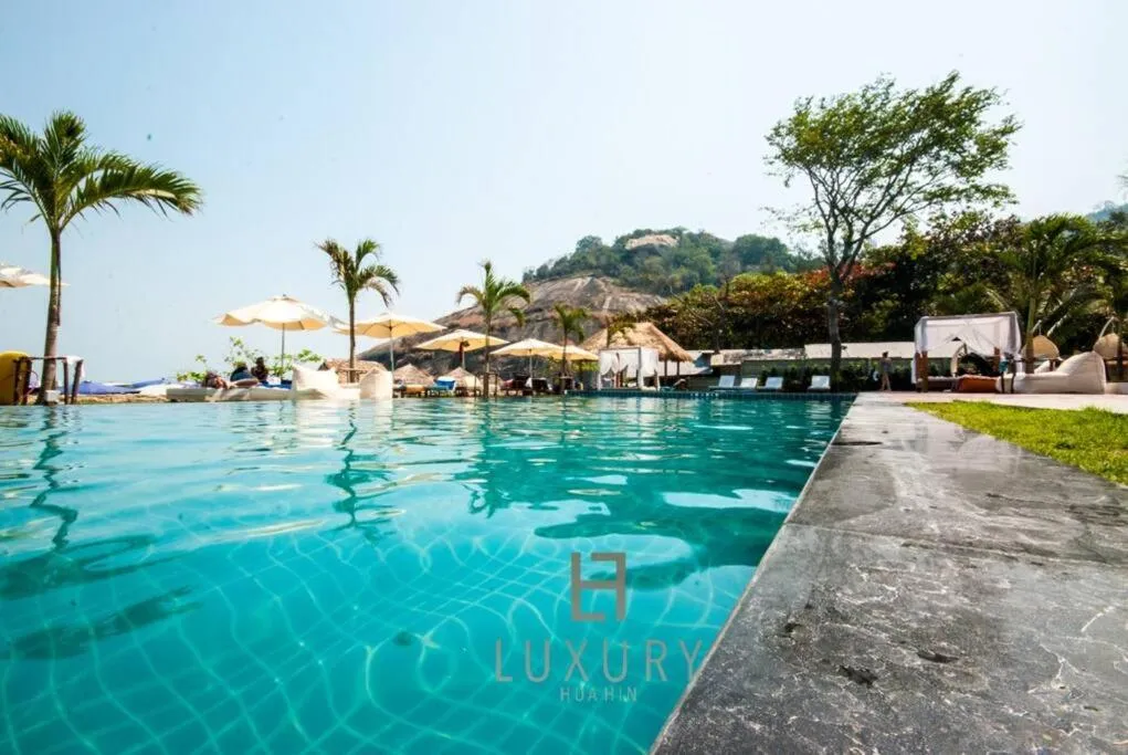 Unique Pool Villa with 5 Bedrooms and Sea View PM-C1