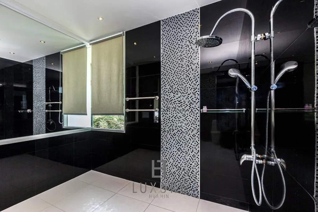 Unique Pool Villa with 5 Bedrooms and Sea View PM-C1