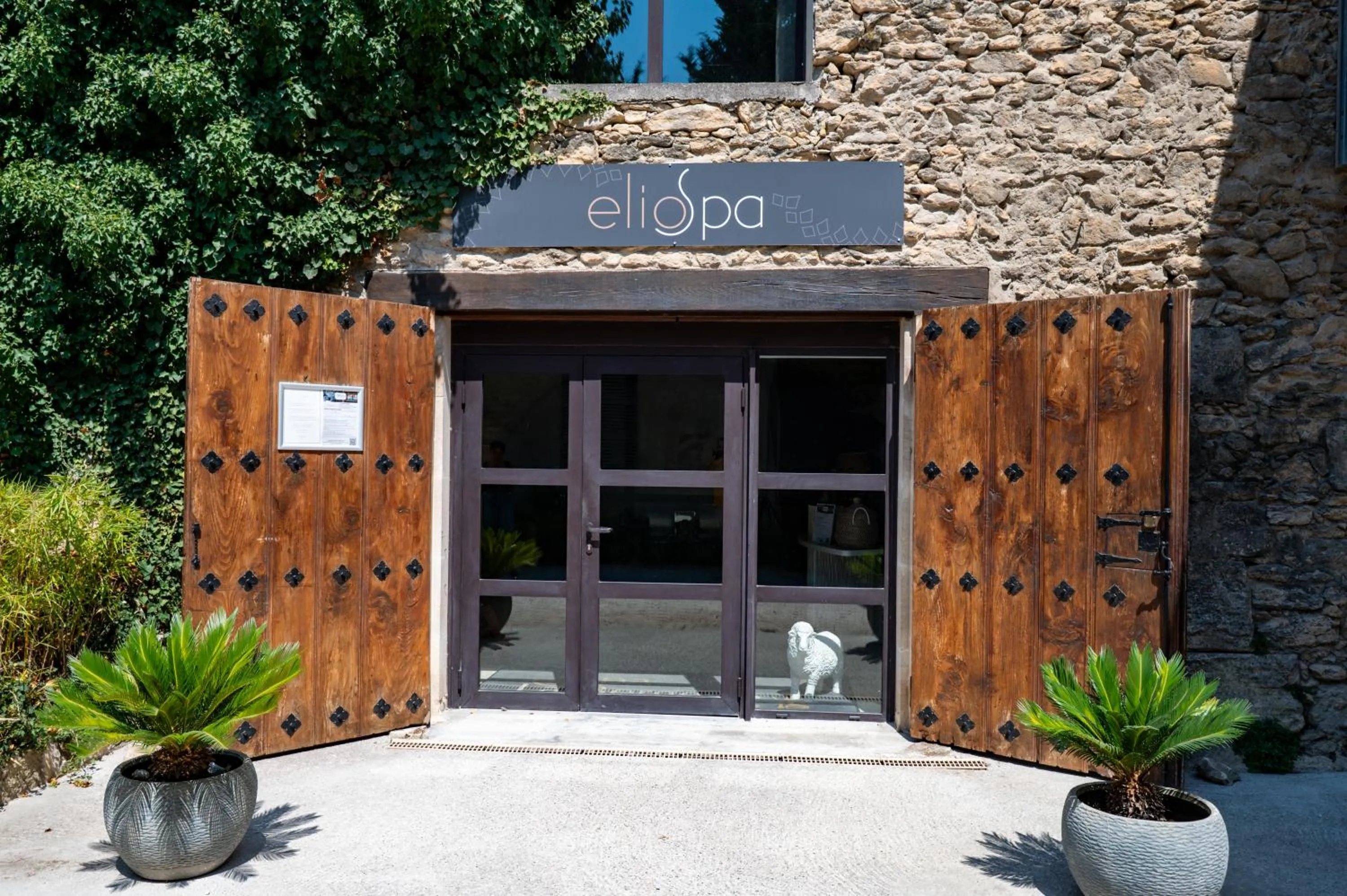 Spa and wellness centre/facilities in Moulin de Vernègues Hôtel & Spa