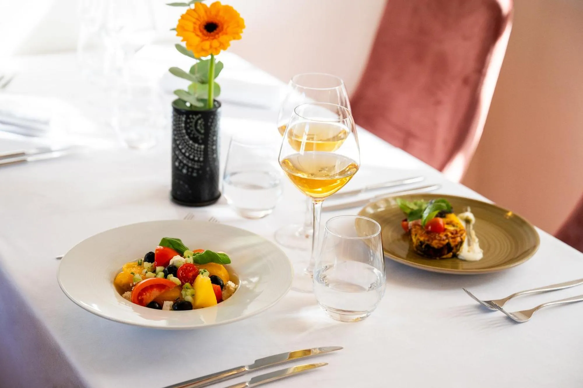 Restaurant/places to eat in Moulin de Vernègues Hôtel & Spa