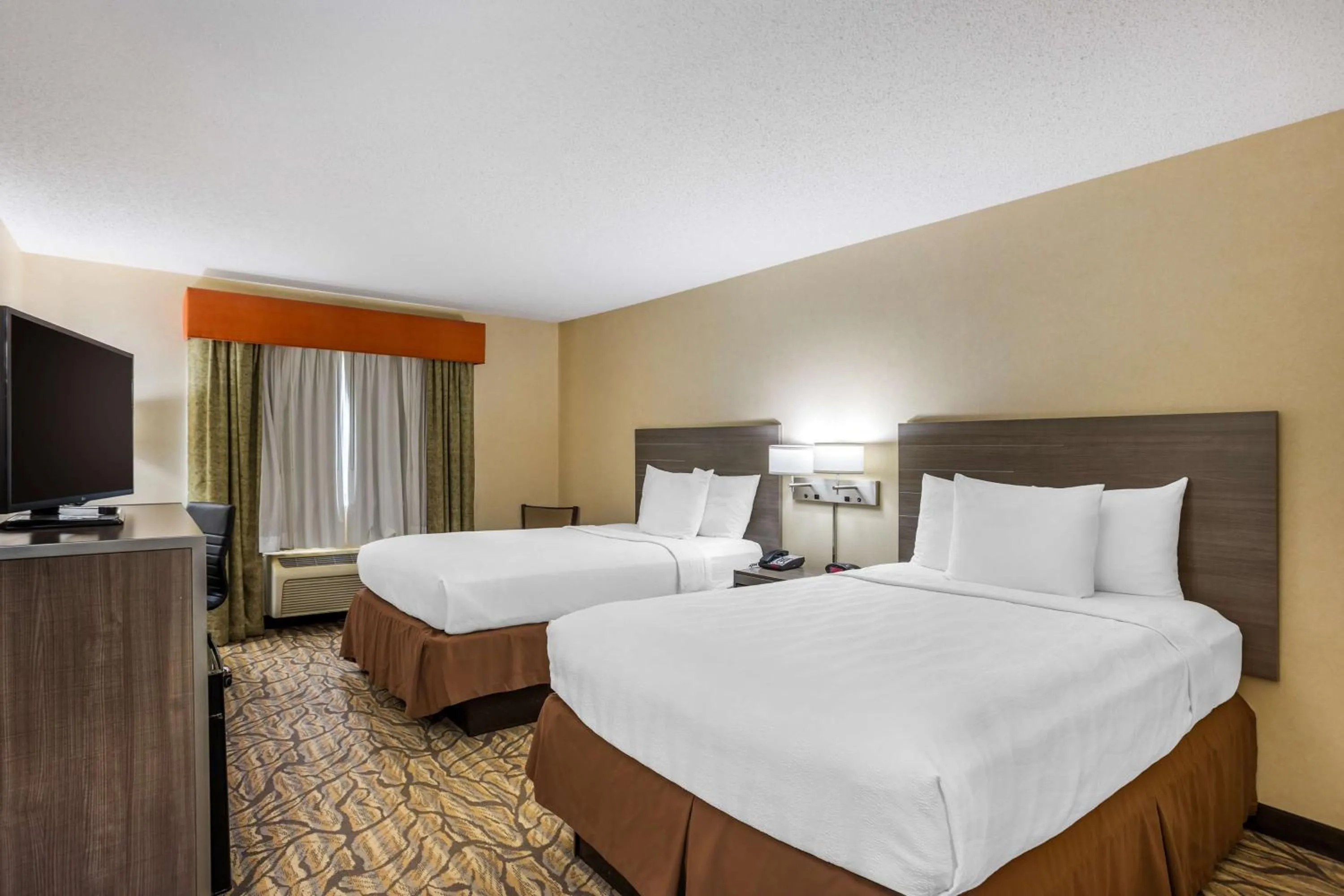 Bedroom, Bed in Best Western Danville Inn