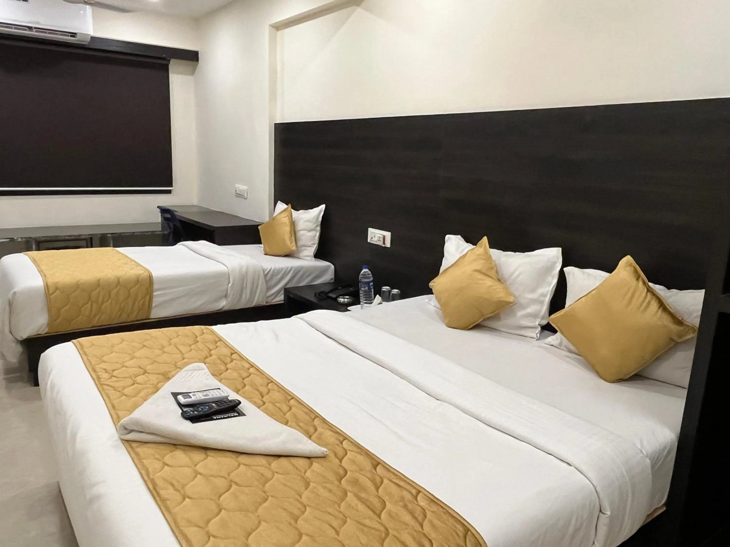 Bedroom in Wind Flower Regency - Near Kokilaben Hospital