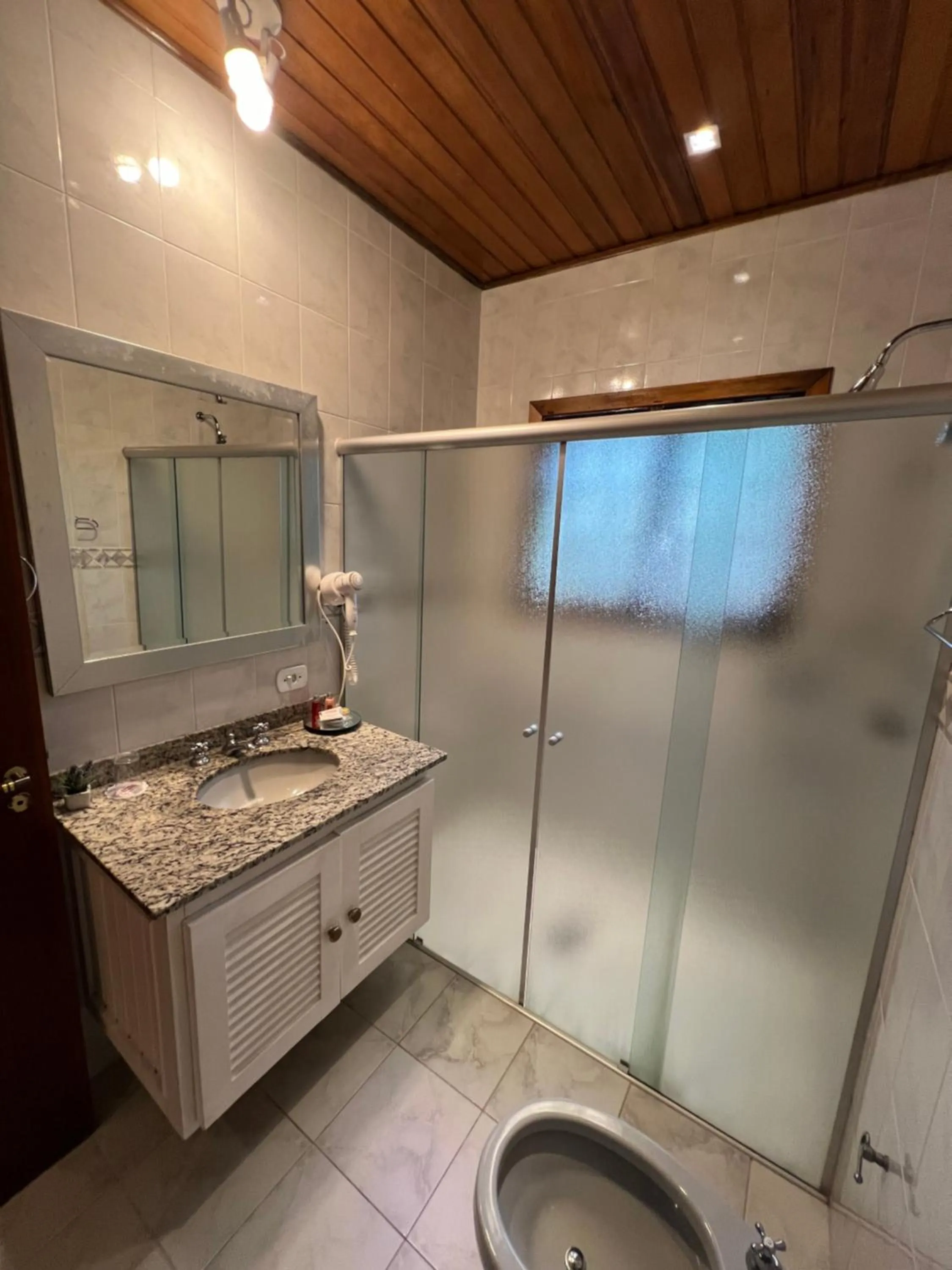 Shower in Pousada Apple House Campos do Jordao