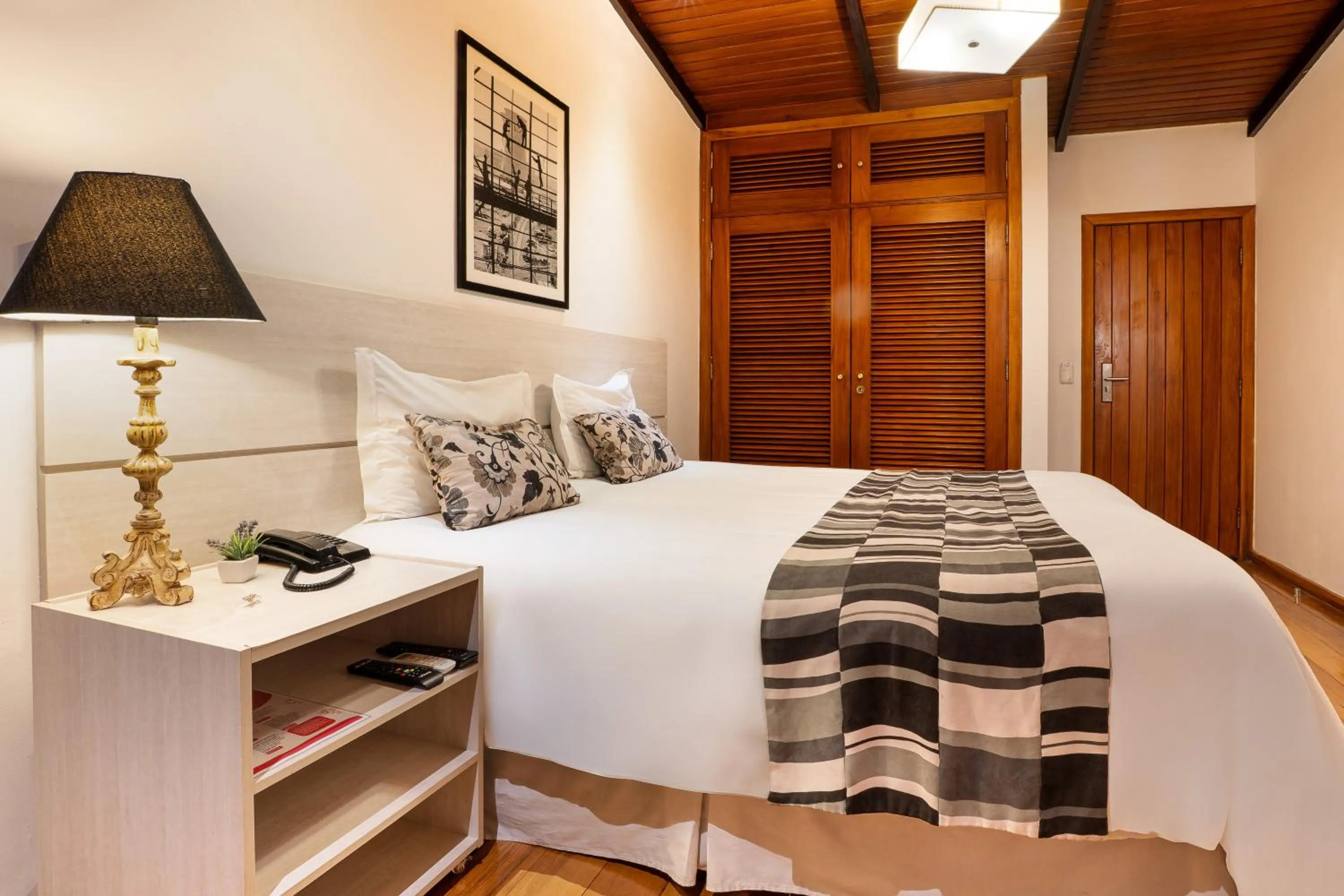 Photo of the whole room, Bed in Pousada Apple House Campos do Jordao