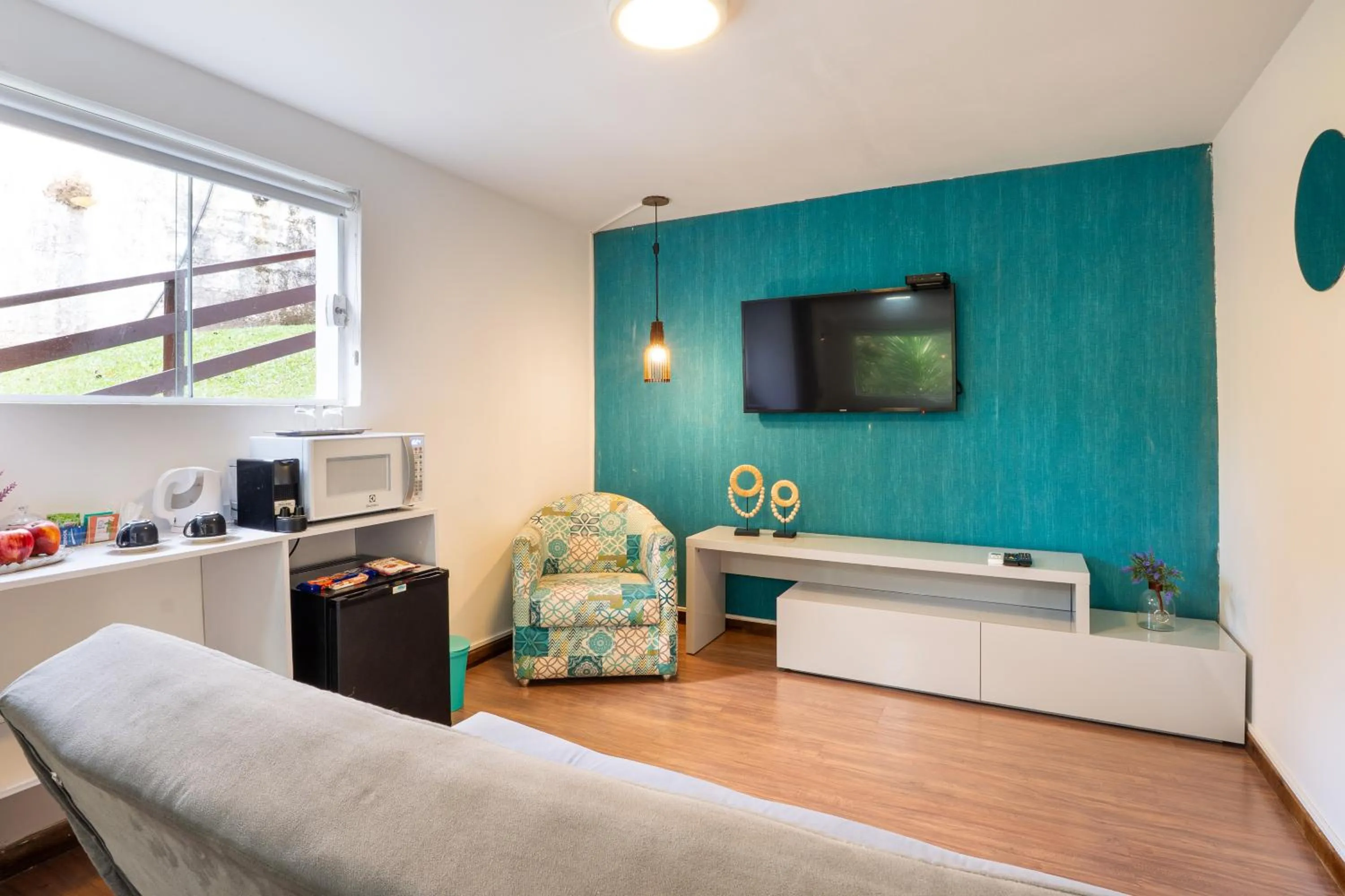 Photo of the whole room in Pousada Apple House Campos do Jordao