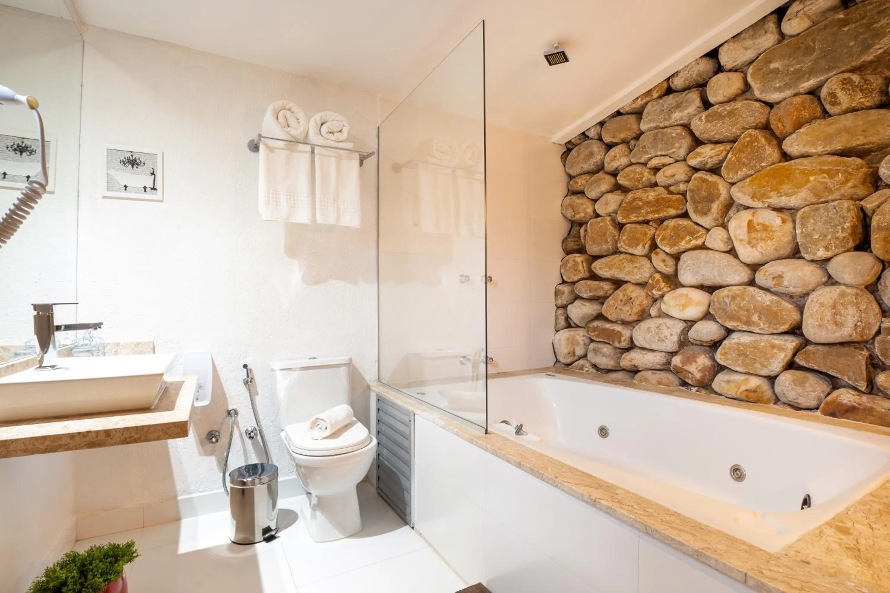 Shower in Pousada Apple House Campos do Jordao