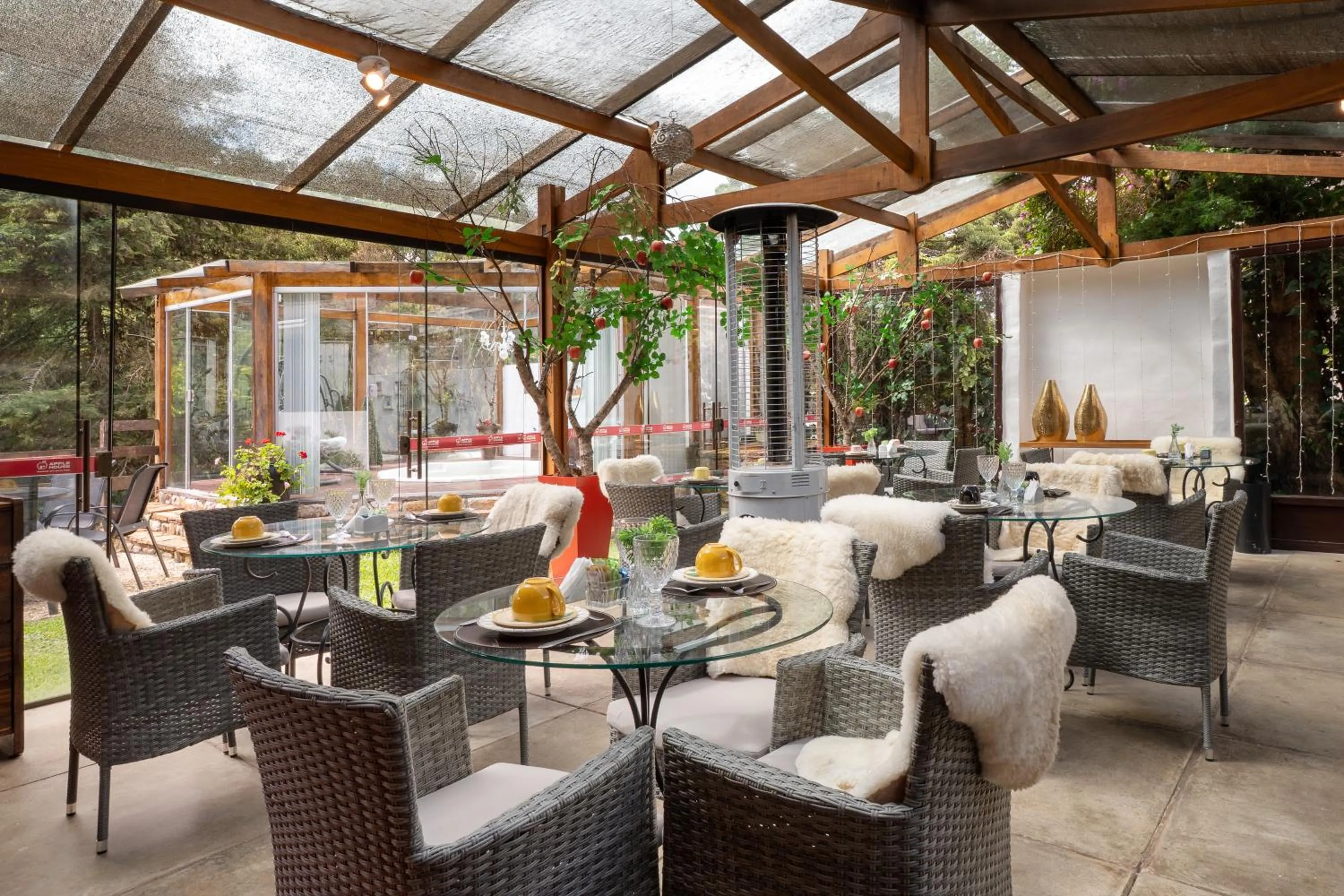 Dining area in Pousada Apple House Campos do Jordao