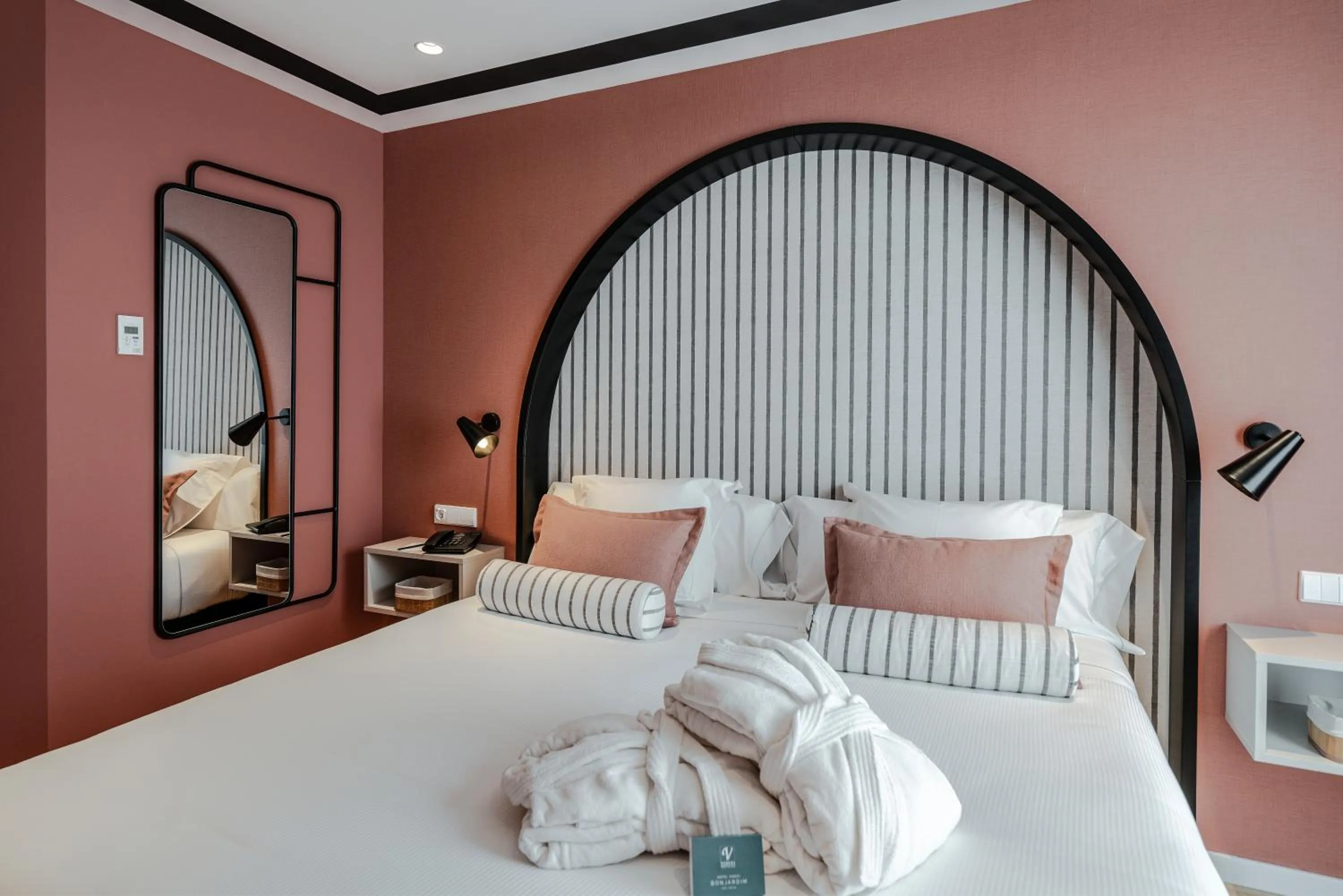 Photo of the whole room, Bed in Vincci Bonjardim