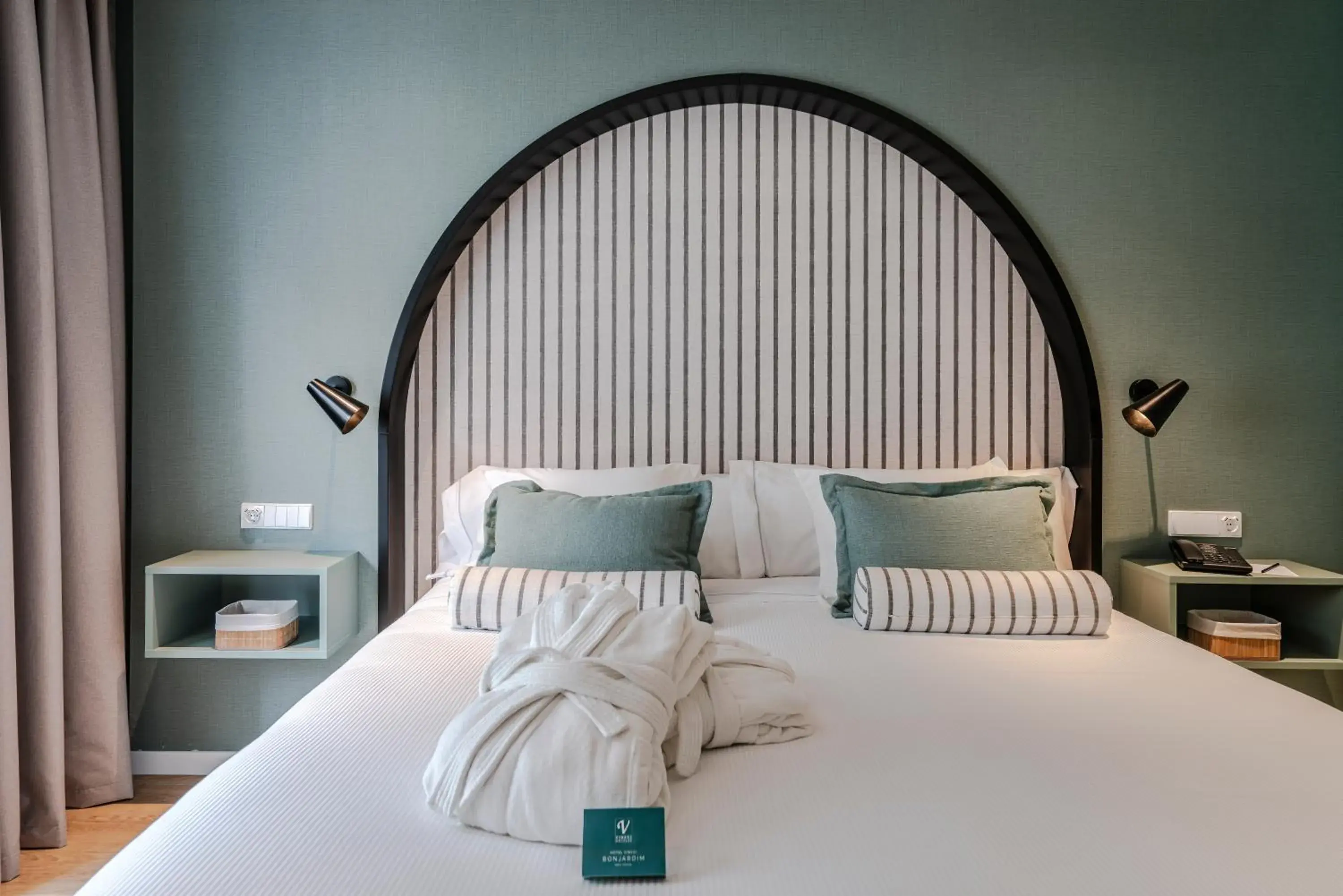 Premium Double Room - 1 or 2 beds in Vincci Bonjardim Premium Double Room - 1 or 2 beds in Vincci Bonjardim