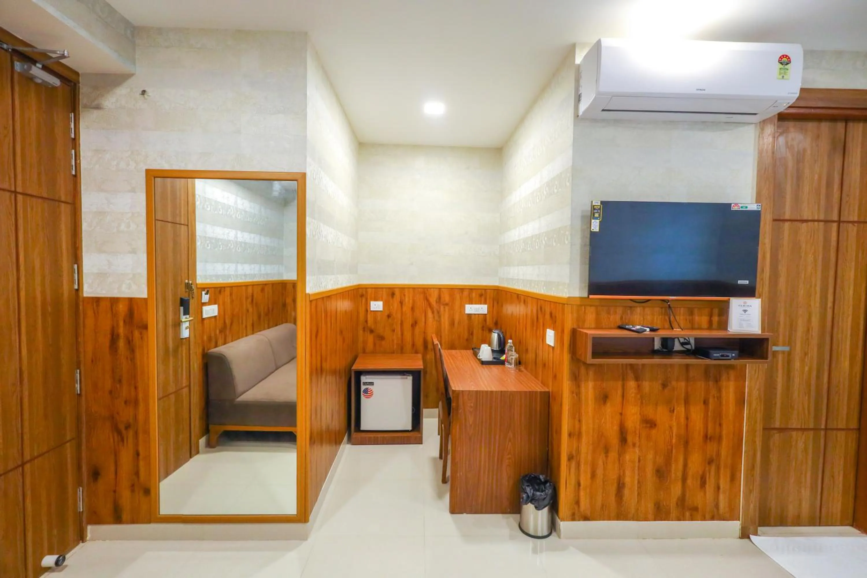 TV and multimedia in Clay Inn Hotel, Sohna Road, Sector 49, Gurugram