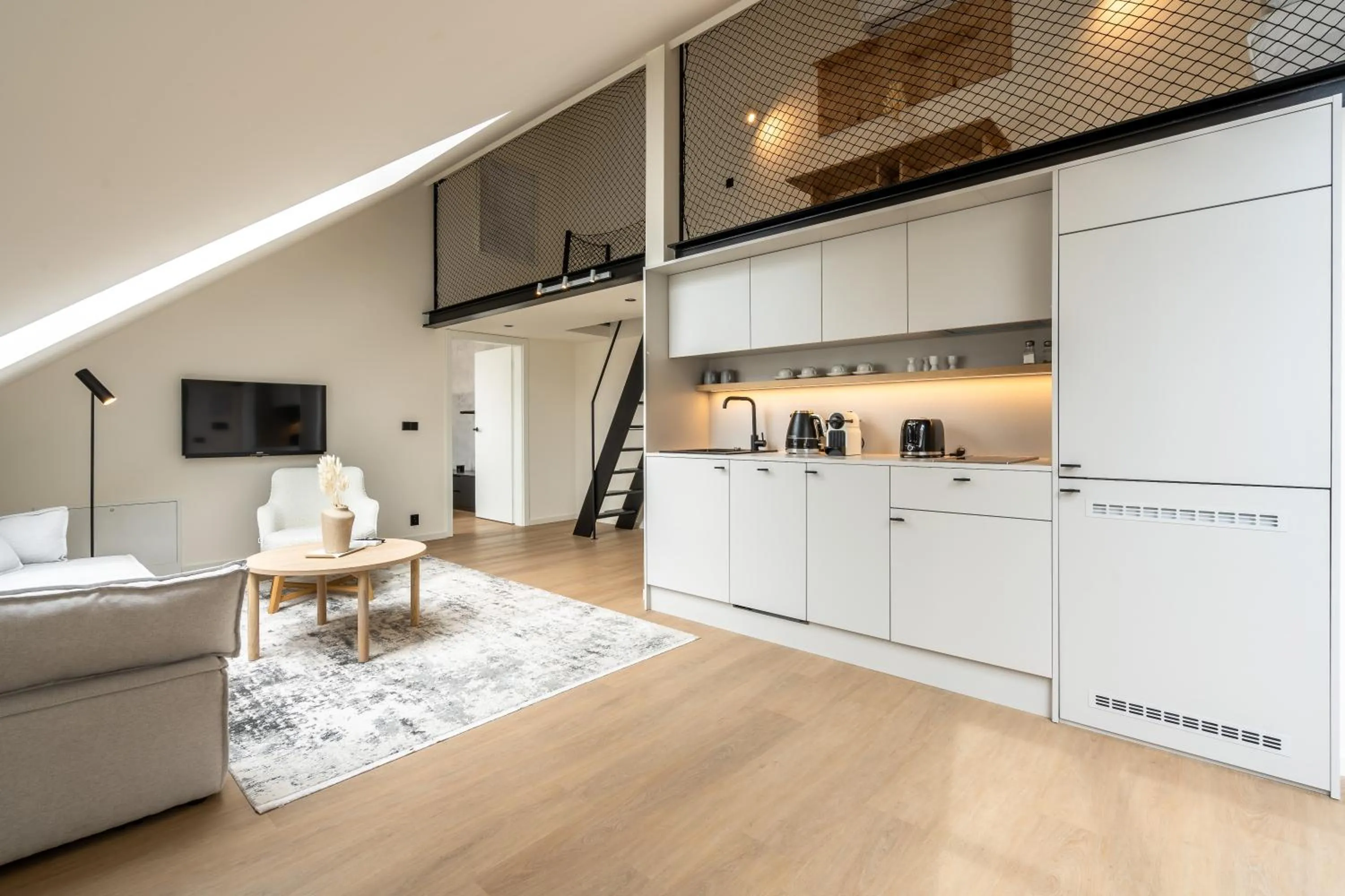 TV and multimedia in HONEST Karlin