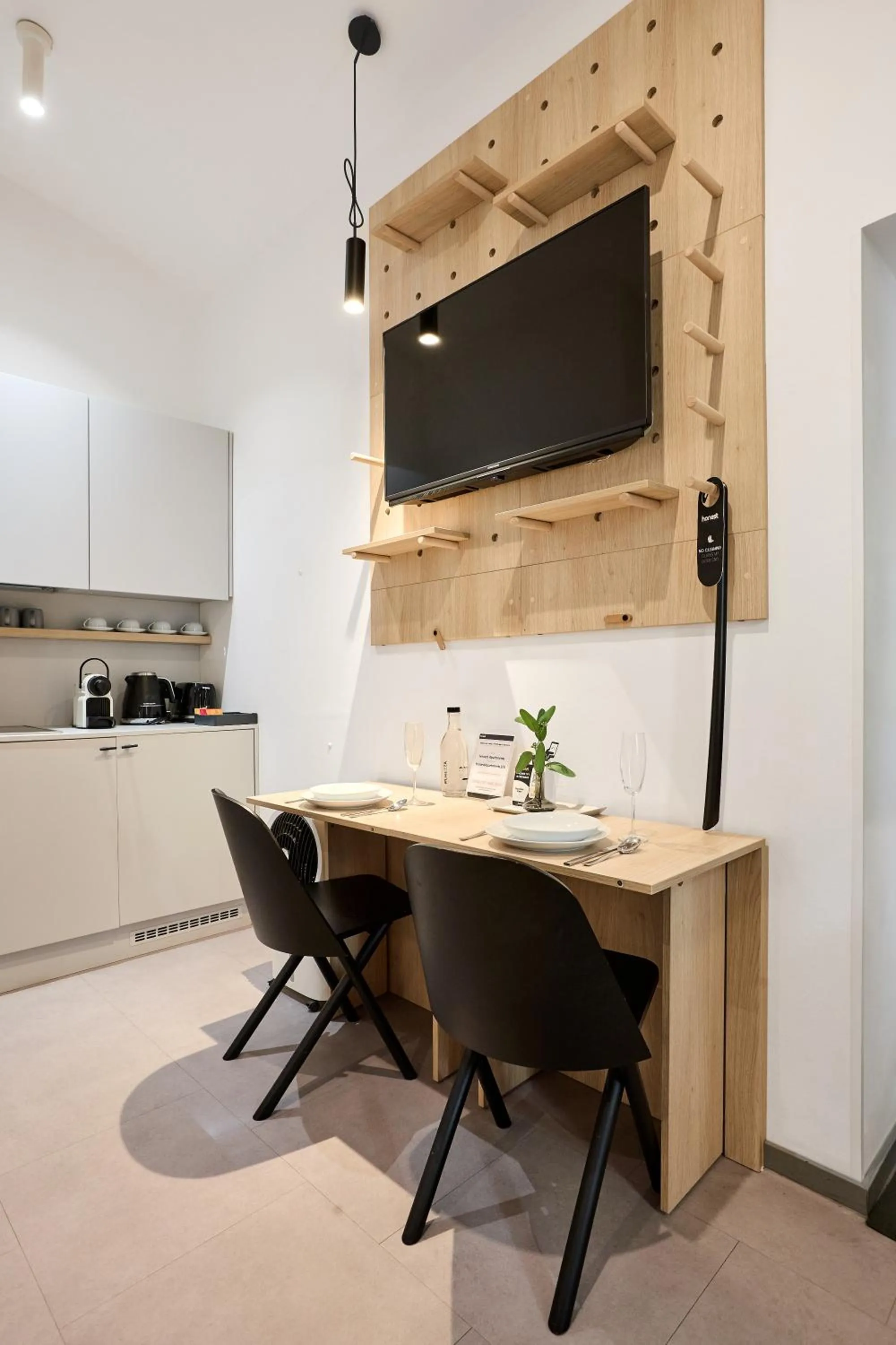 TV and multimedia in HONEST Karlin