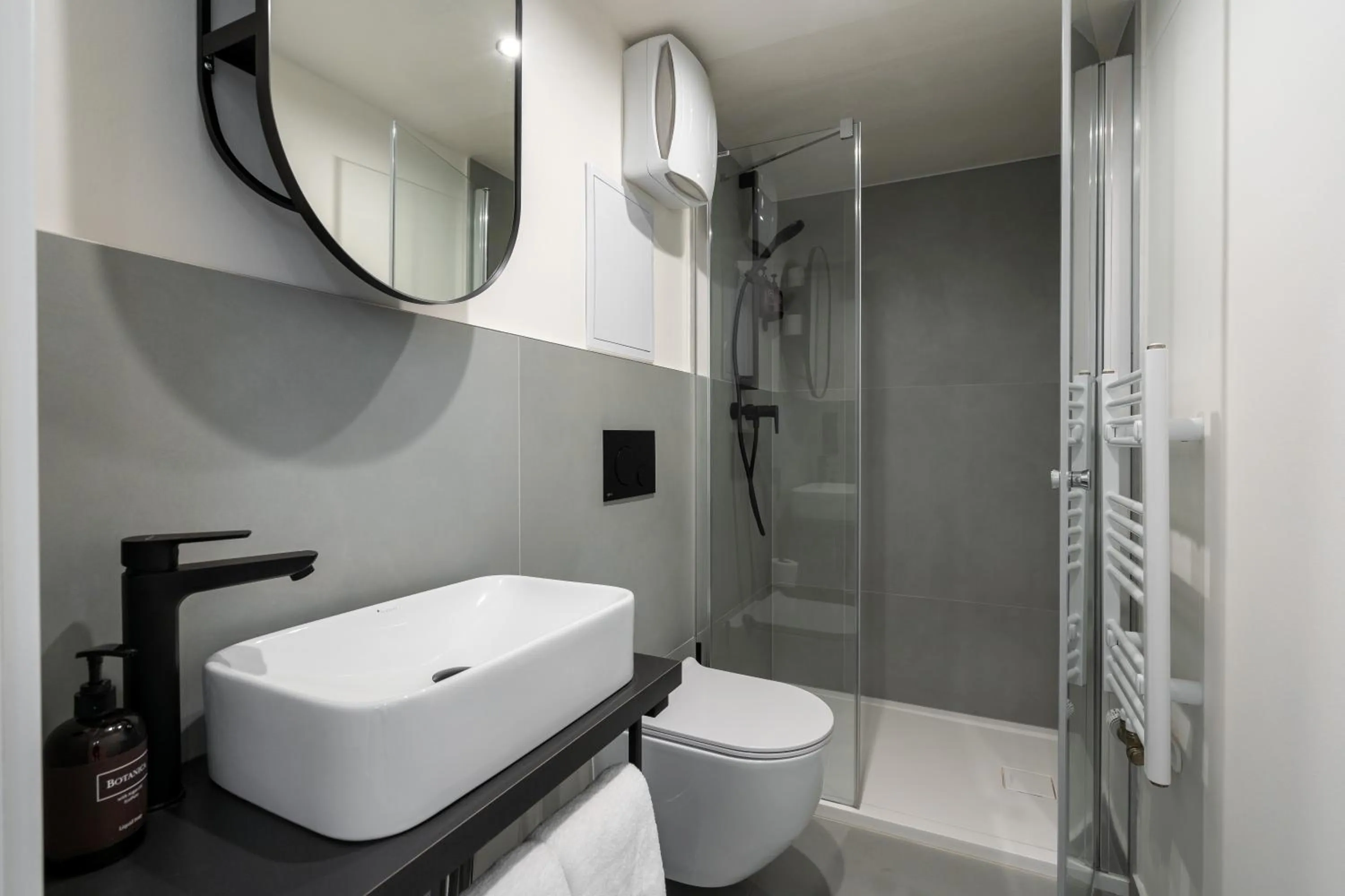 Shower in HONEST Karlin