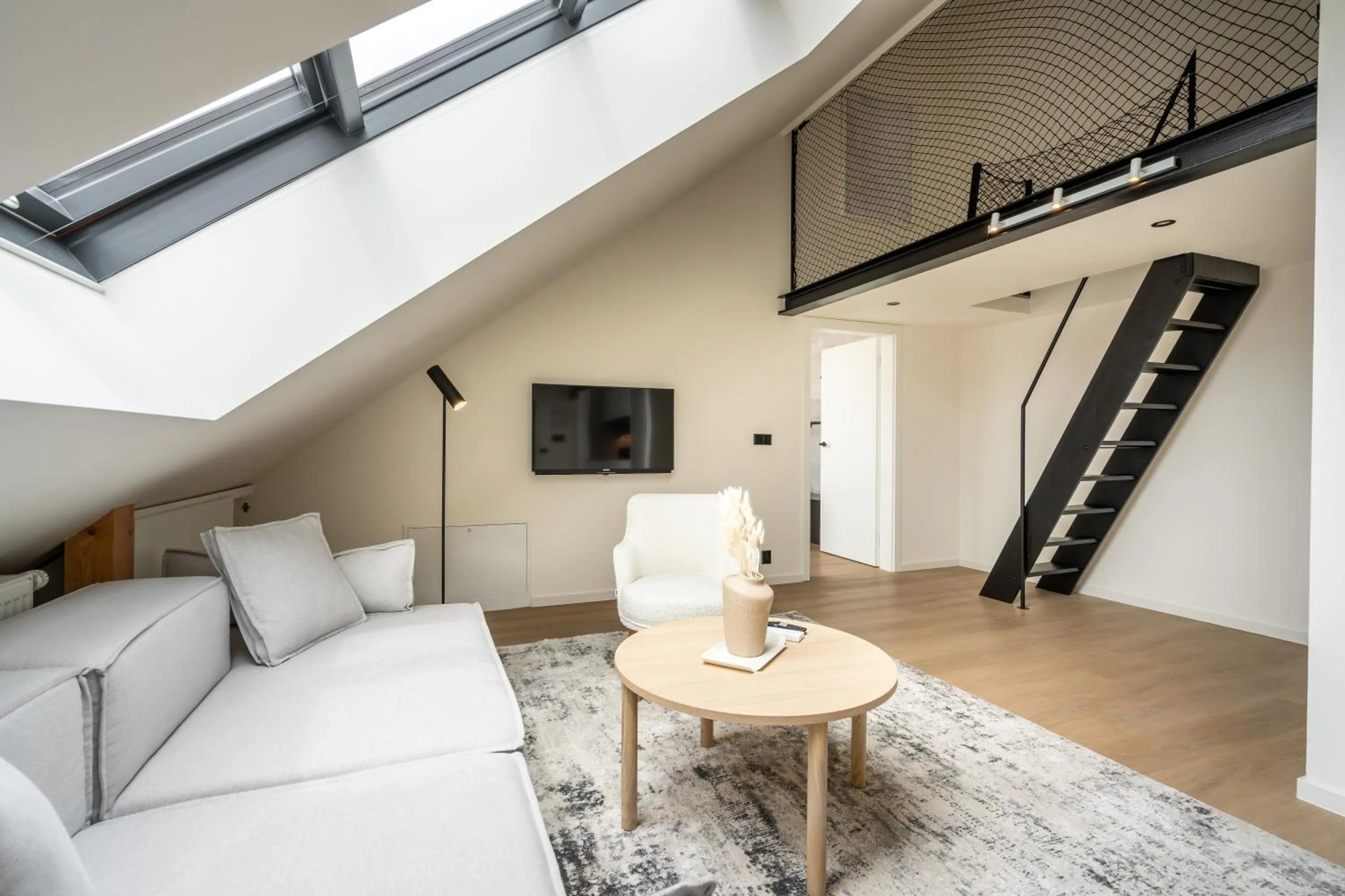 Communal lounge/ TV room in HONEST Karlin