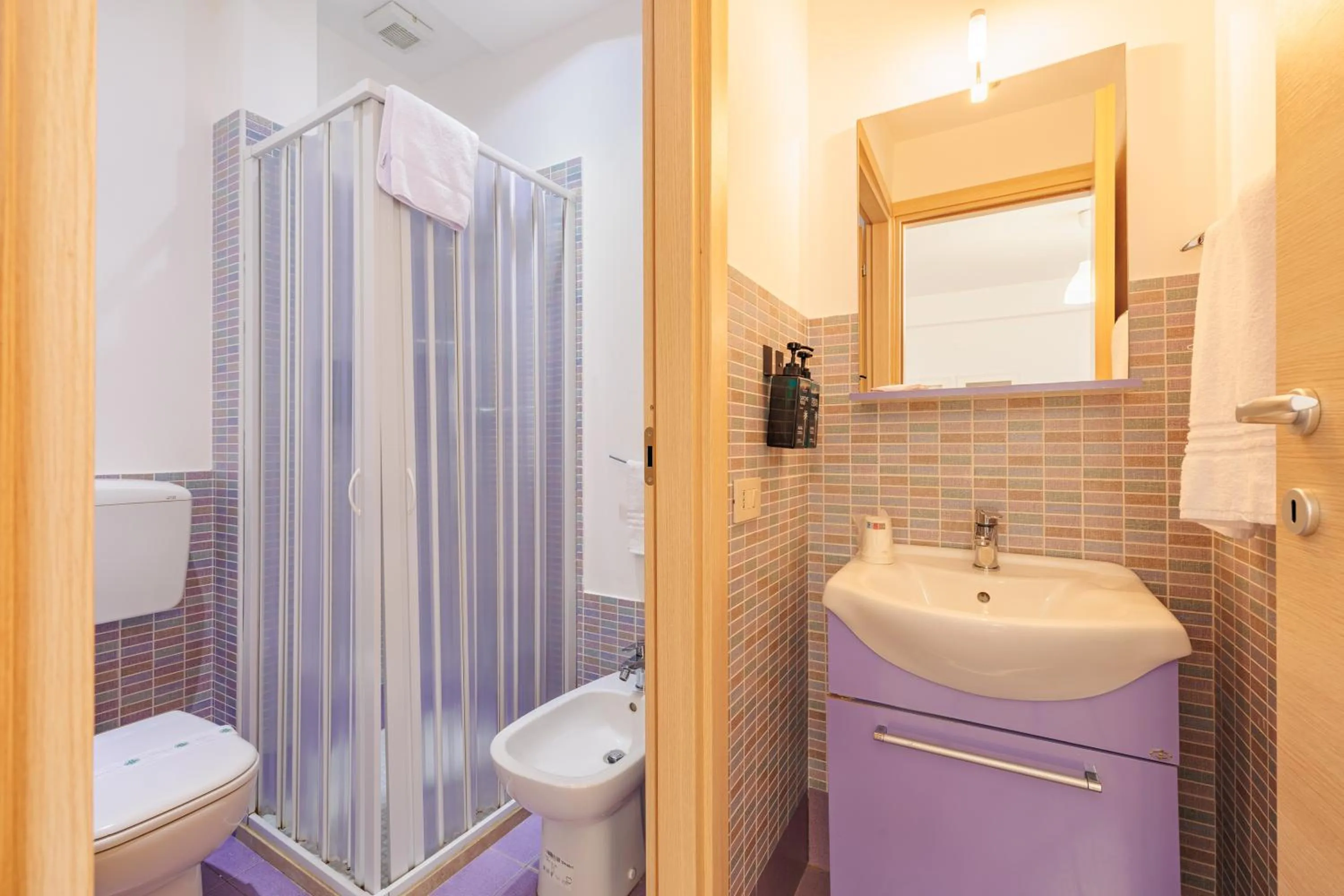 Shower in Marina di Petrolo Apartments