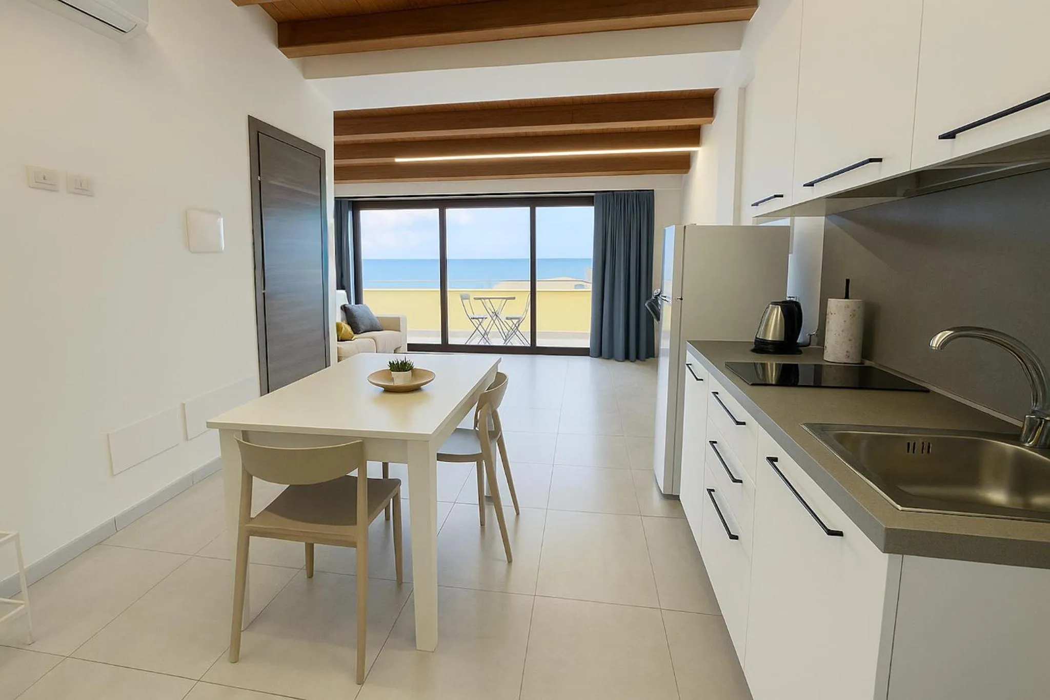 Kitchen or kitchenette in Marina di Petrolo Apartments