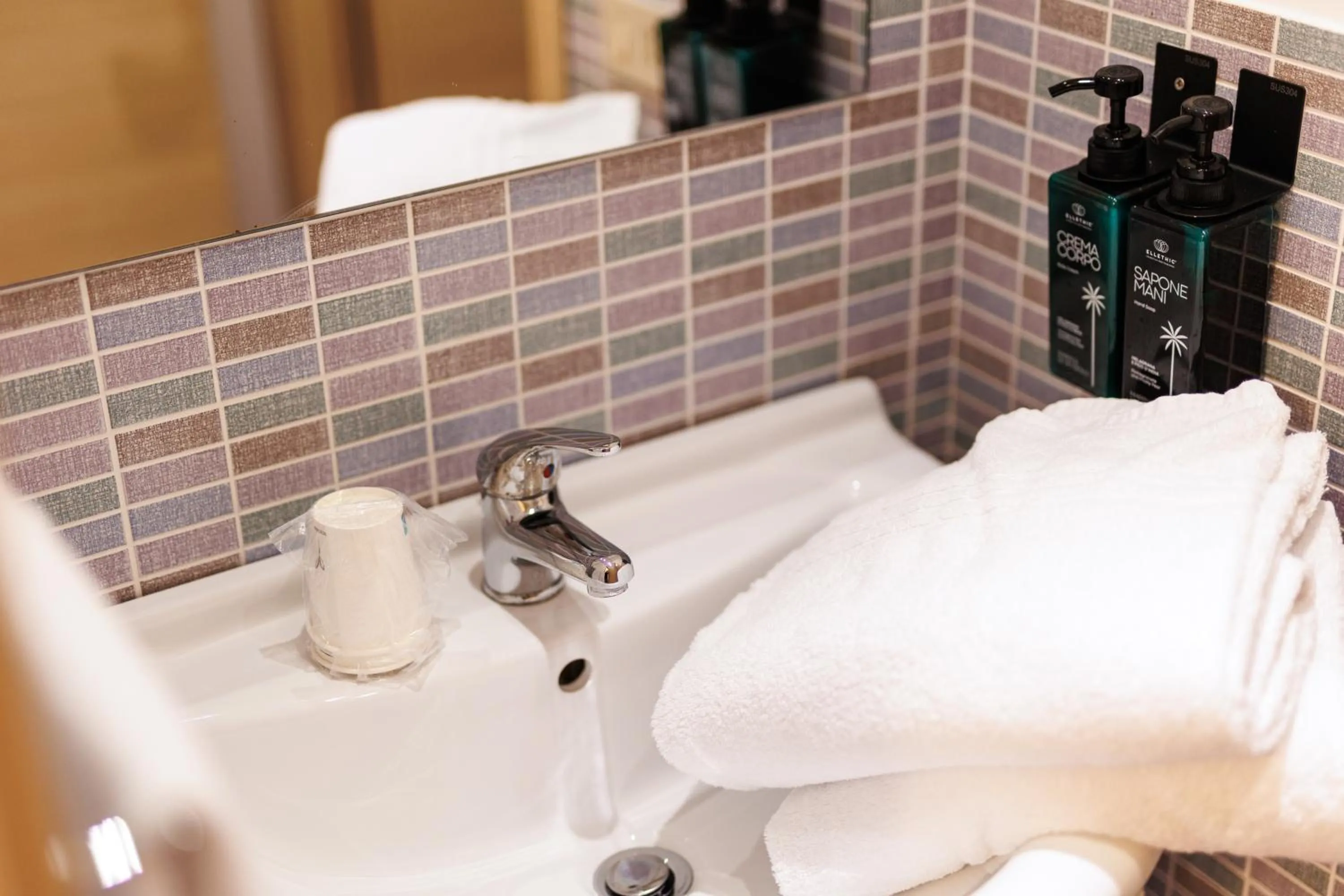 Decorative detail in Marina di Petrolo Apartments