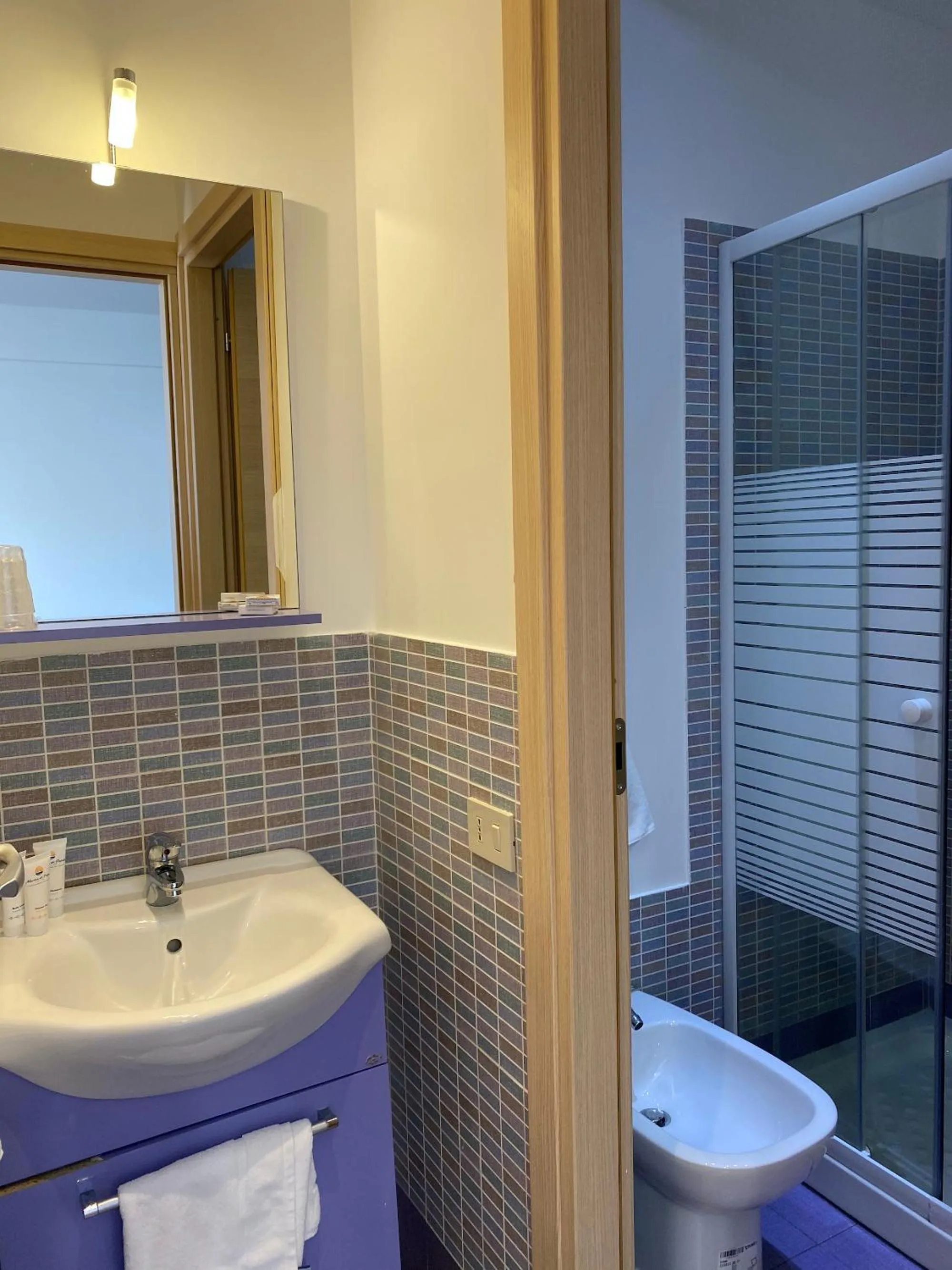 Shower in Marina di Petrolo Apartments