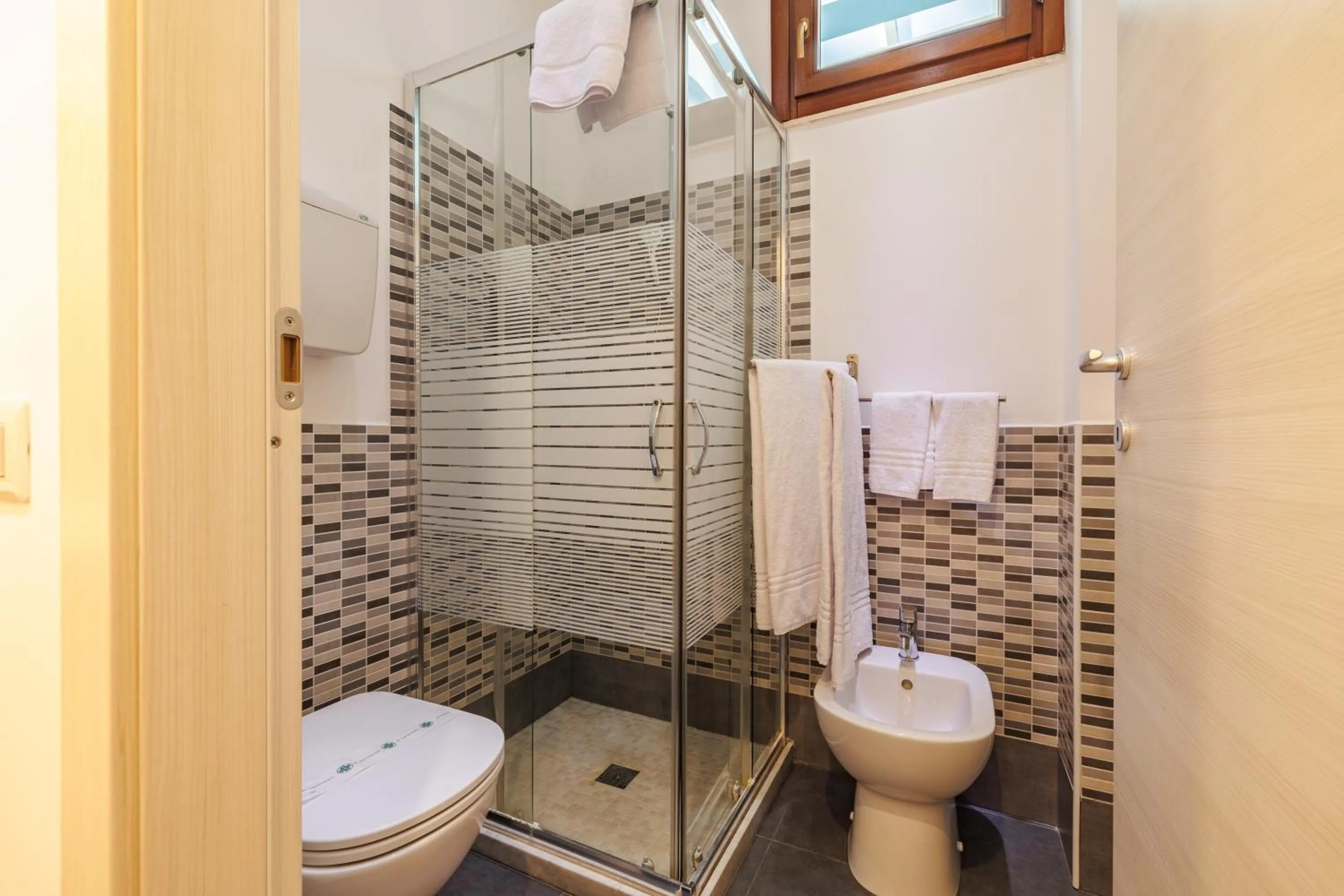 Shower in Marina di Petrolo Apartments