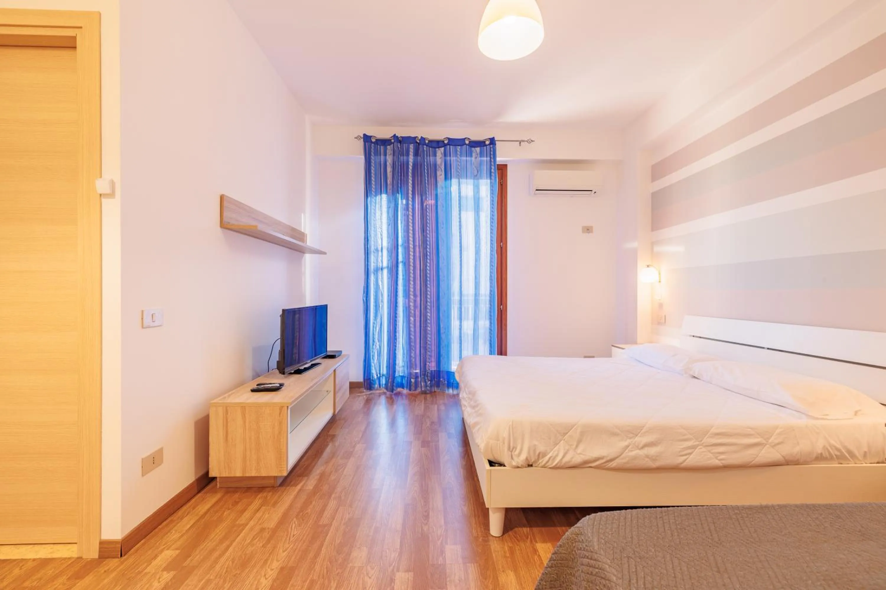 Photo of the whole room, Bed in Marina di Petrolo Apartments