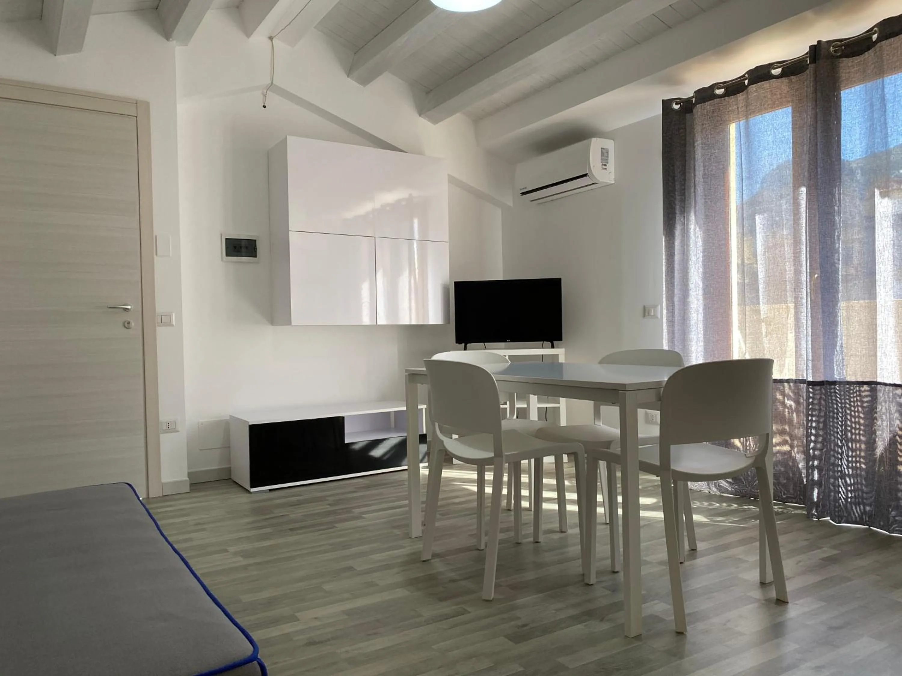 TV and multimedia in Marina di Petrolo Apartments
