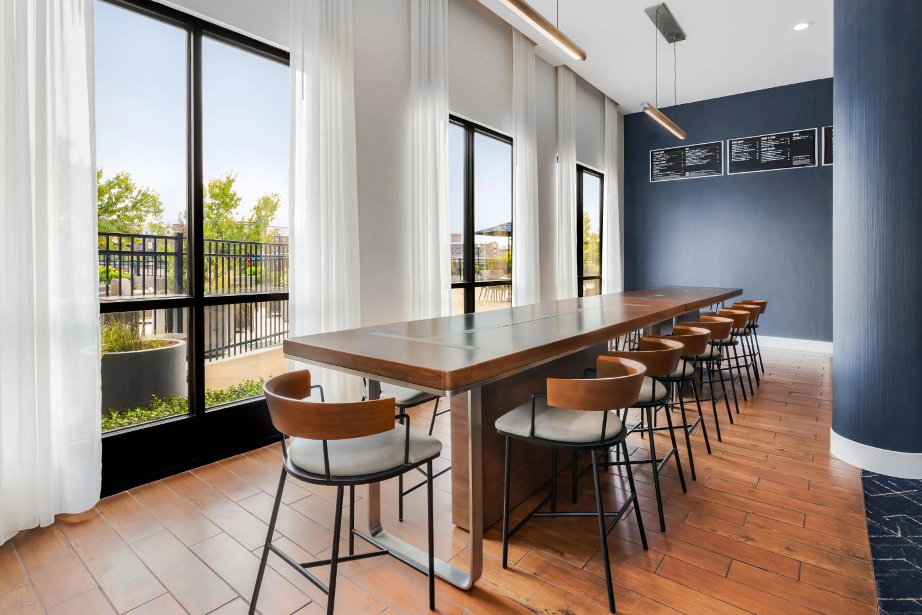 Lounge or bar in Courtyard by Marriott Columbus Phenix City