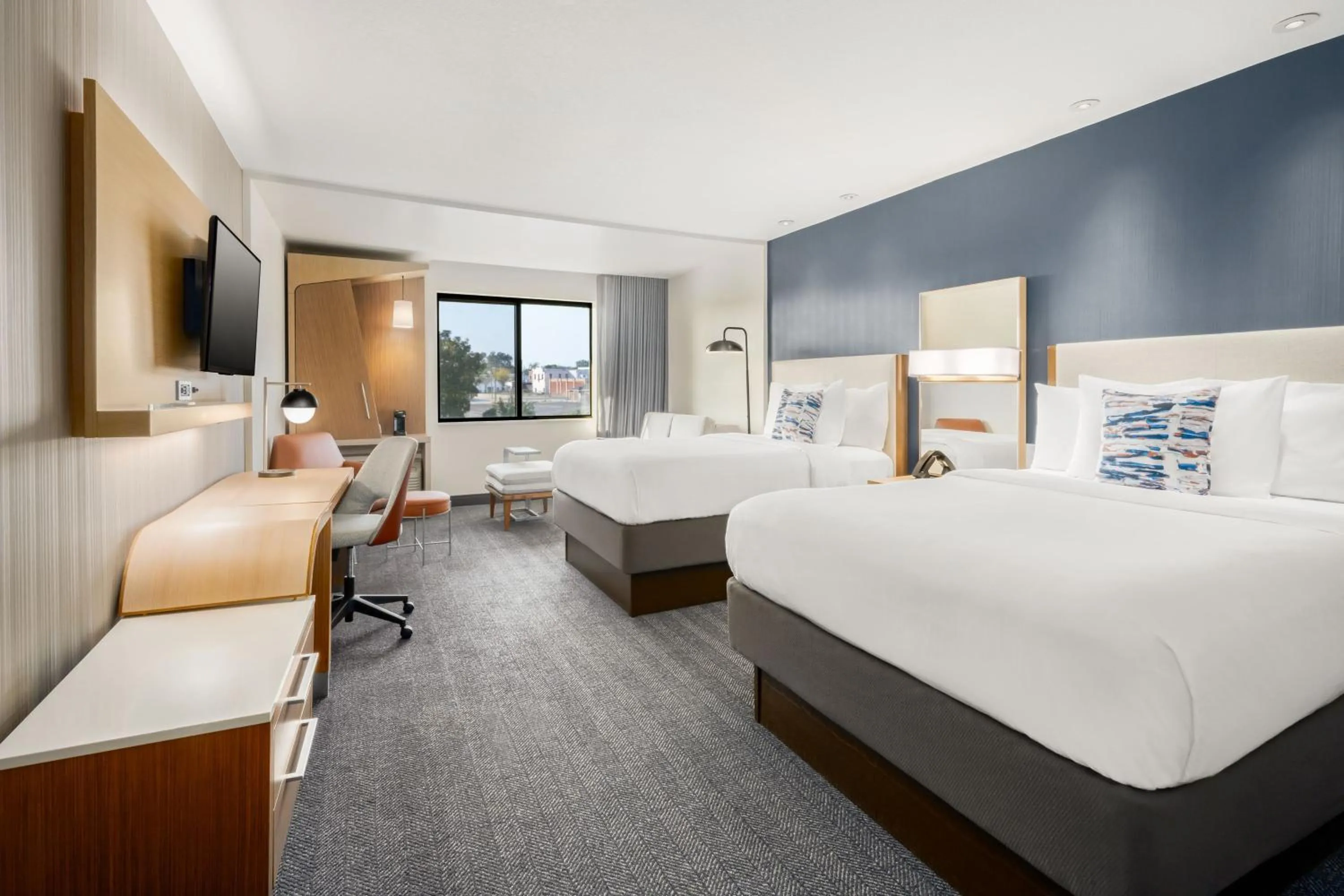 Photo of the whole room, Bed in Courtyard by Marriott Columbus Phenix City