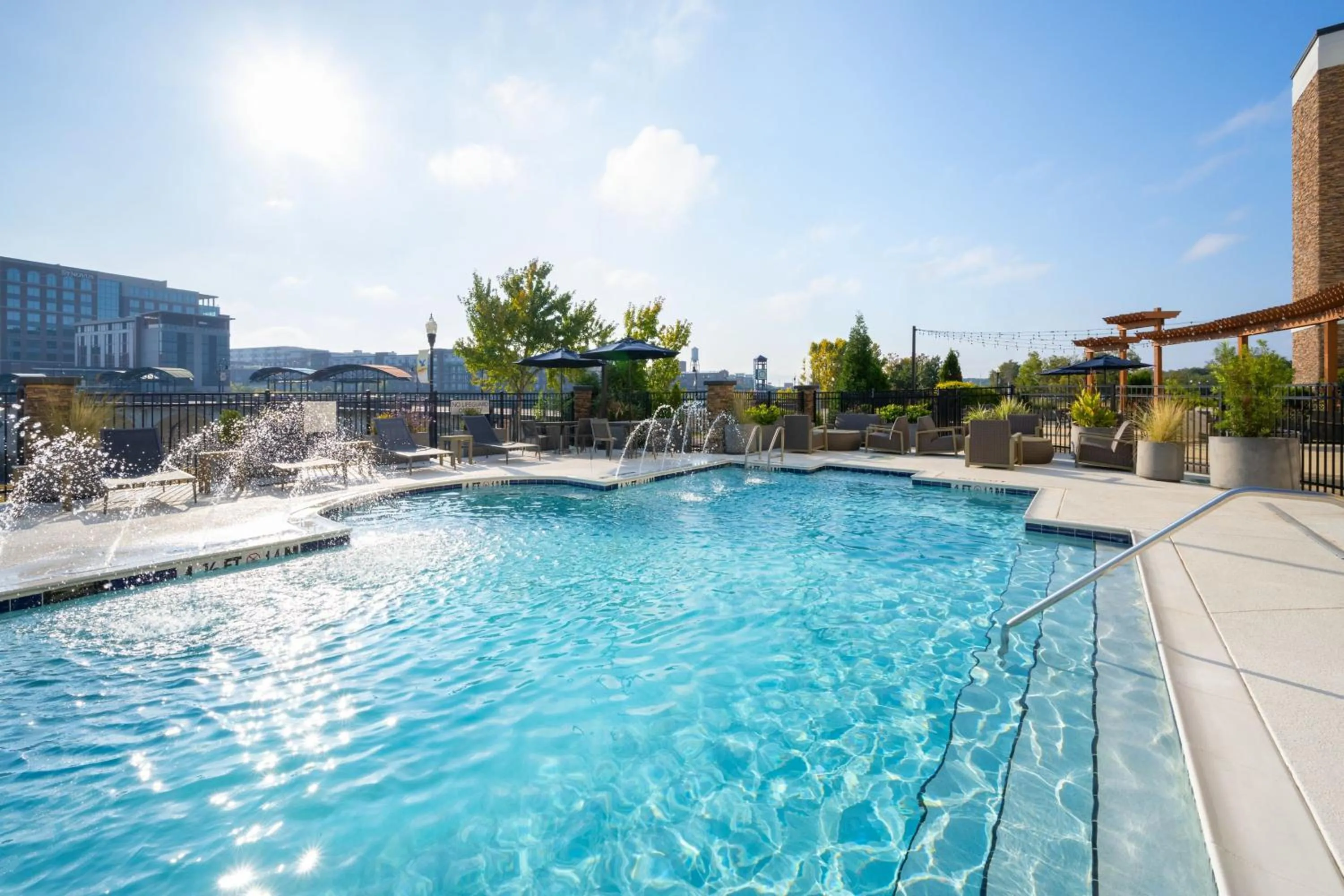 Swimming pool in Courtyard by Marriott Columbus Phenix City