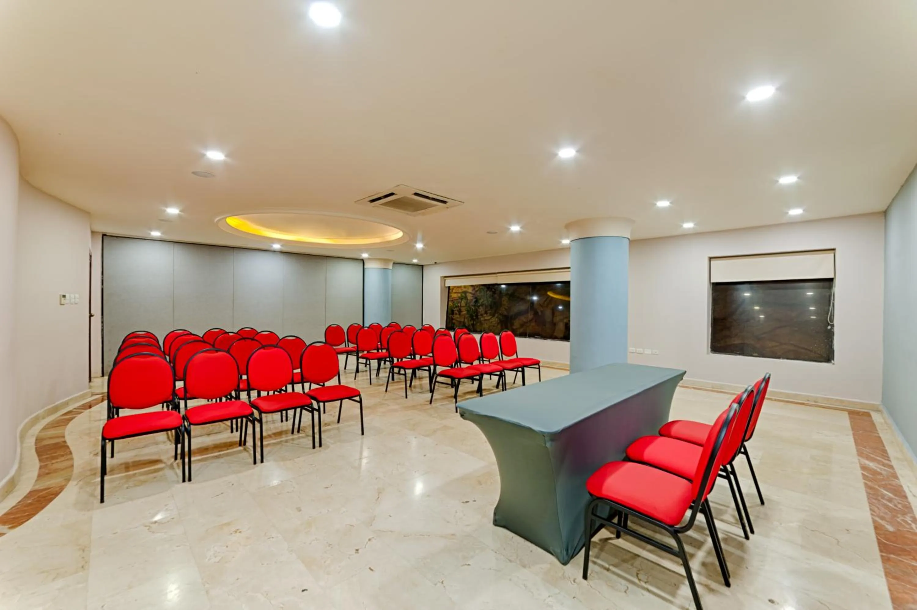 Business facilities in Hotel Caribe 79