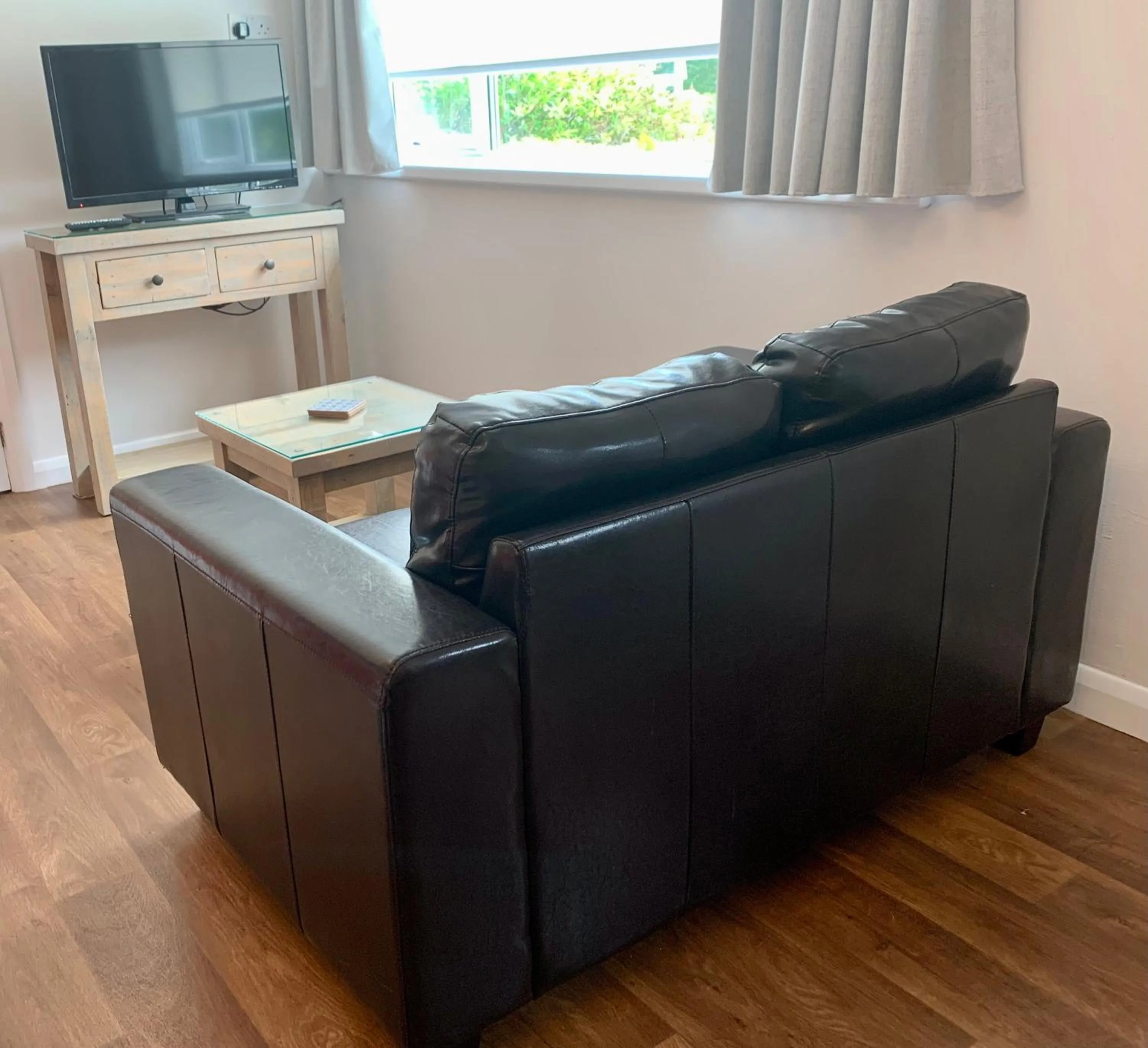 TV and multimedia in The Coast Yard B & B and Garden Chalets