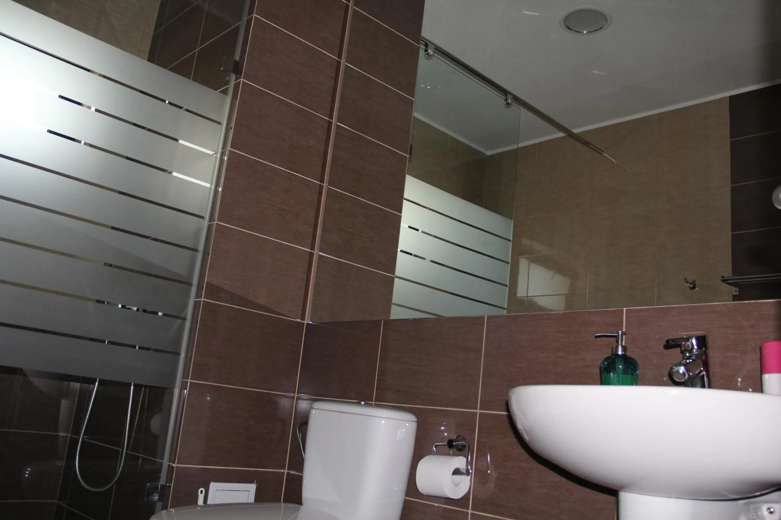 Toilet in Kharisma Hotel