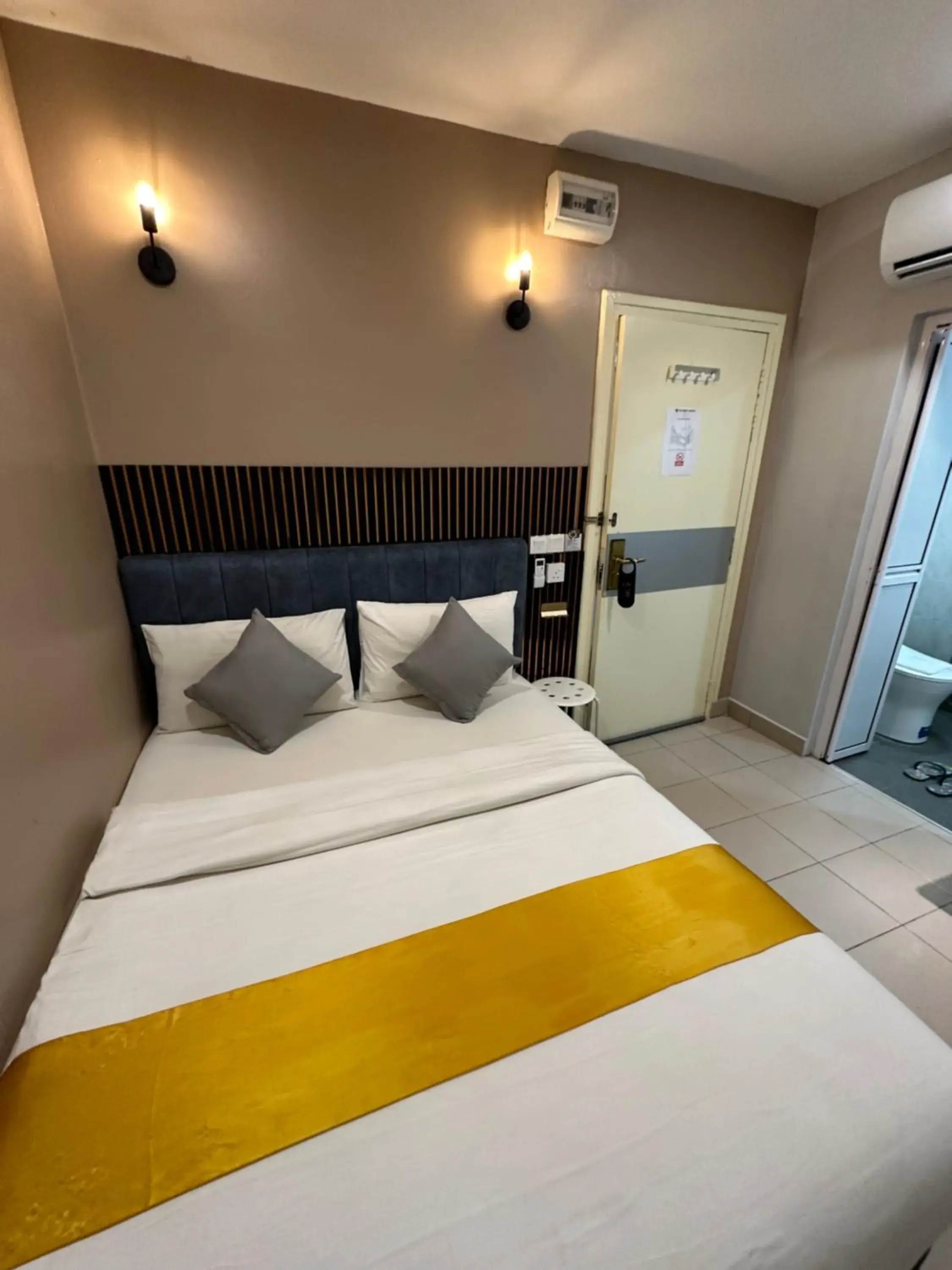 Deluxe Queen Room in SS Grey Hotel Deluxe Queen Room in SS Grey Hotel