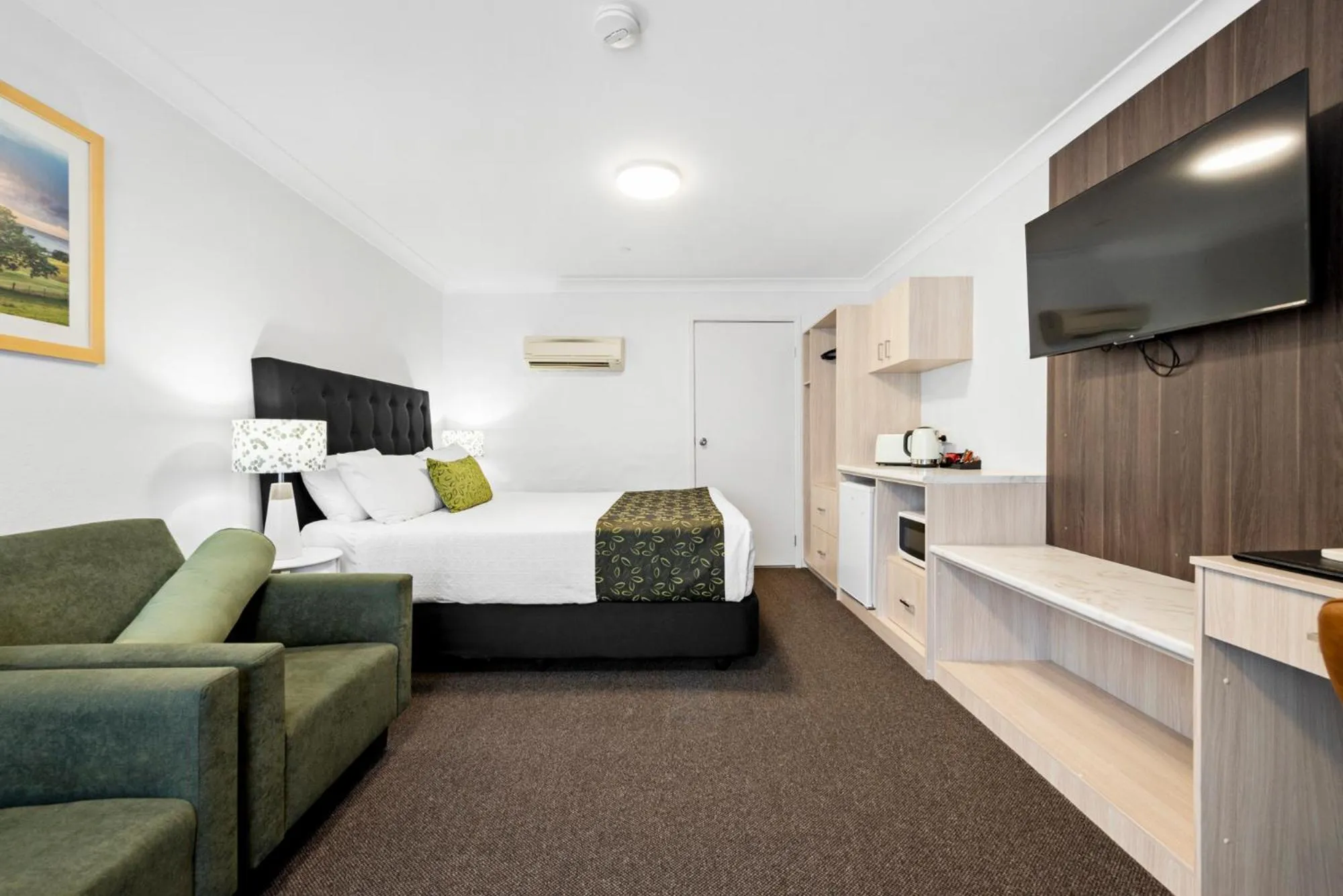 Photo of the whole room, Bed in Bomaderry Motor Inn