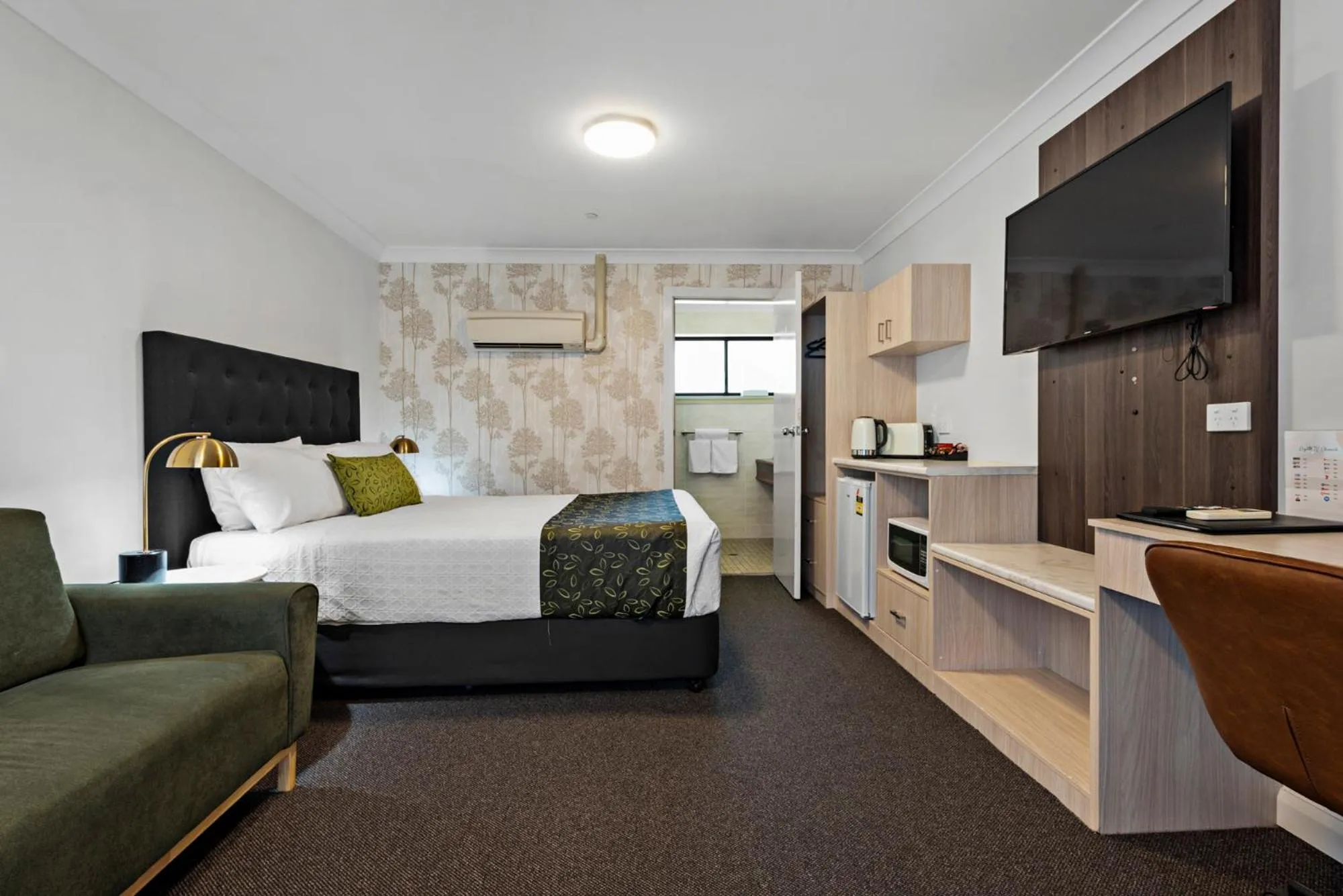 Photo of the whole room, Bed in Bomaderry Motor Inn