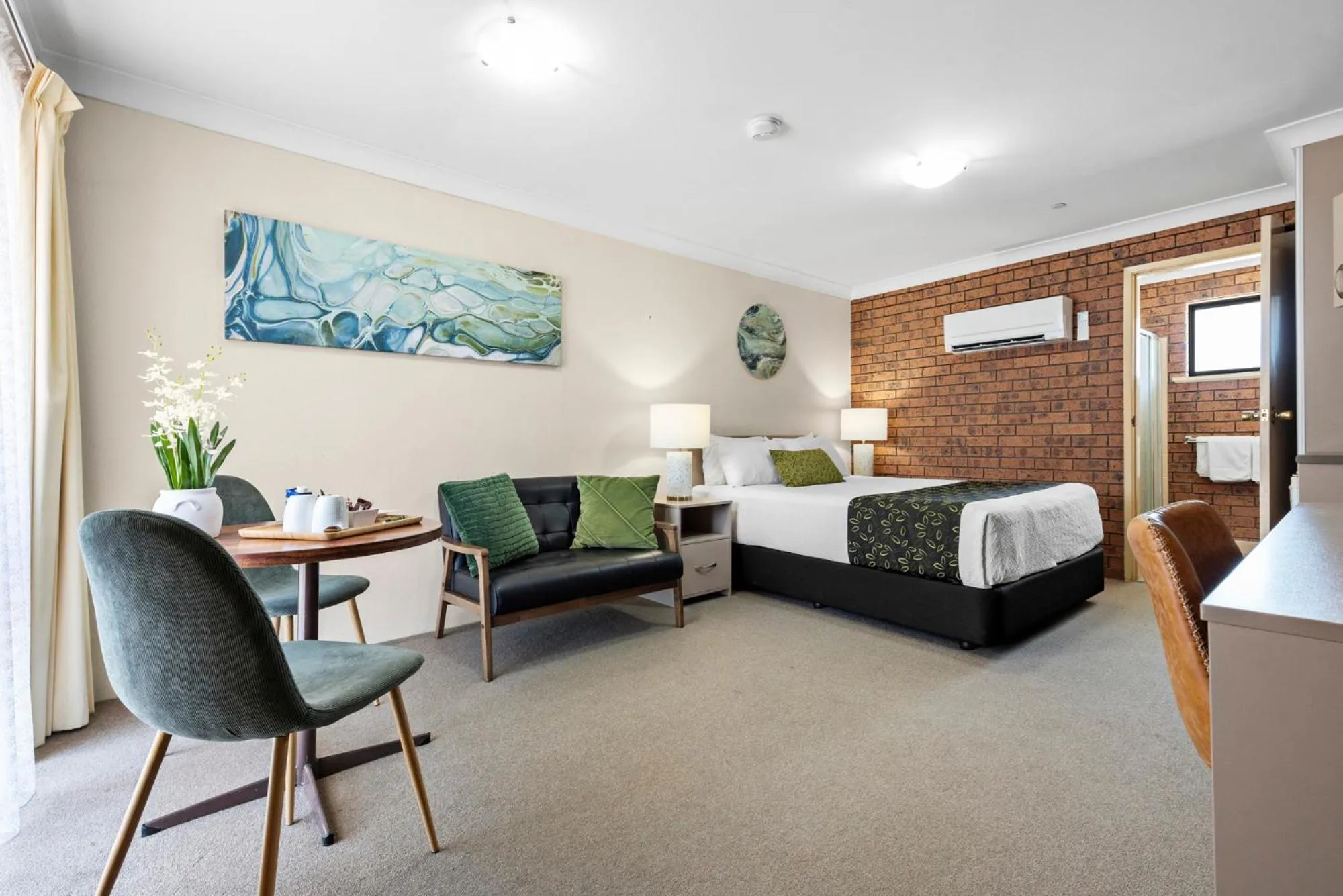 Photo of the whole room, Bed in Bomaderry Motor Inn