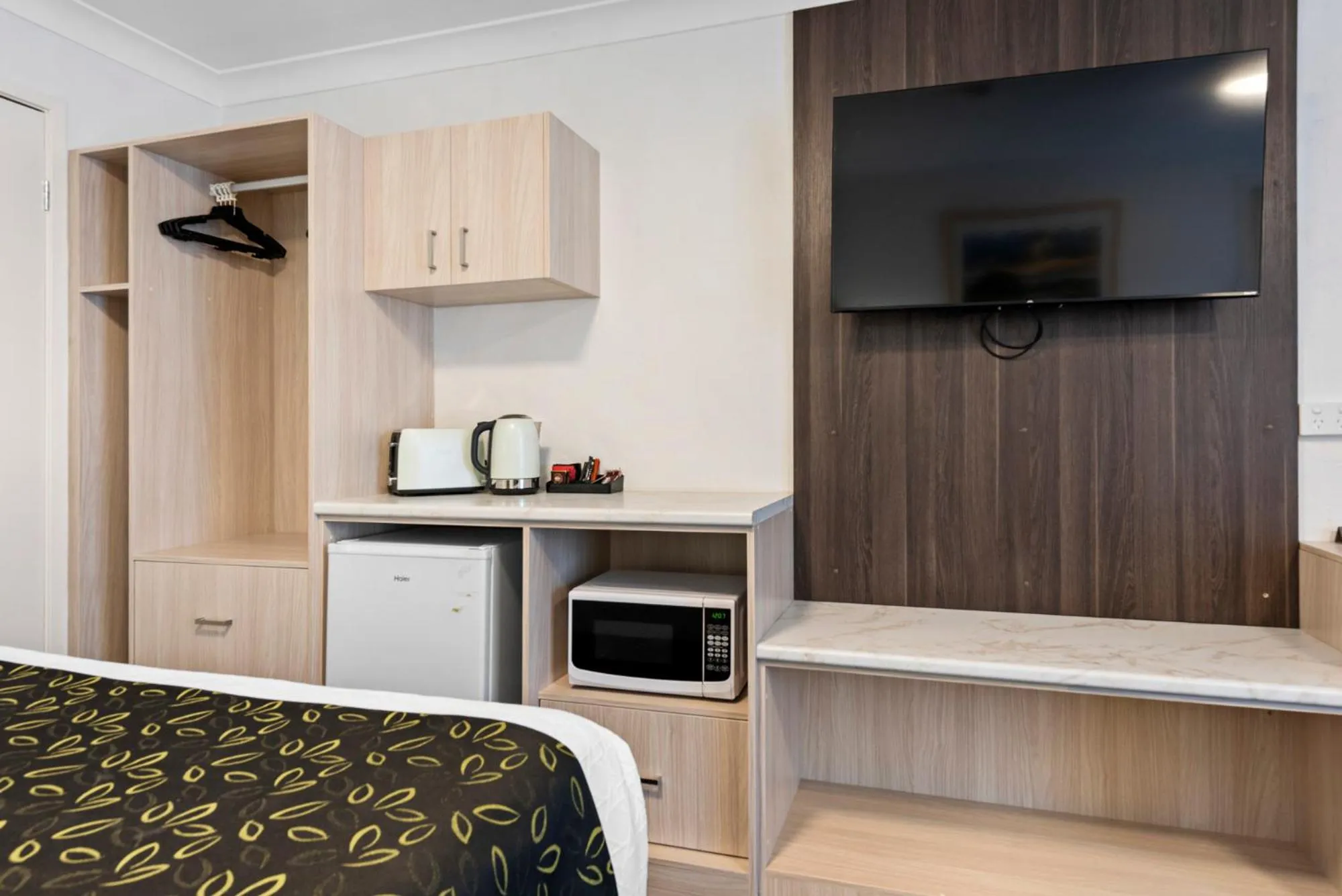 TV and multimedia, Bed in Bomaderry Motor Inn