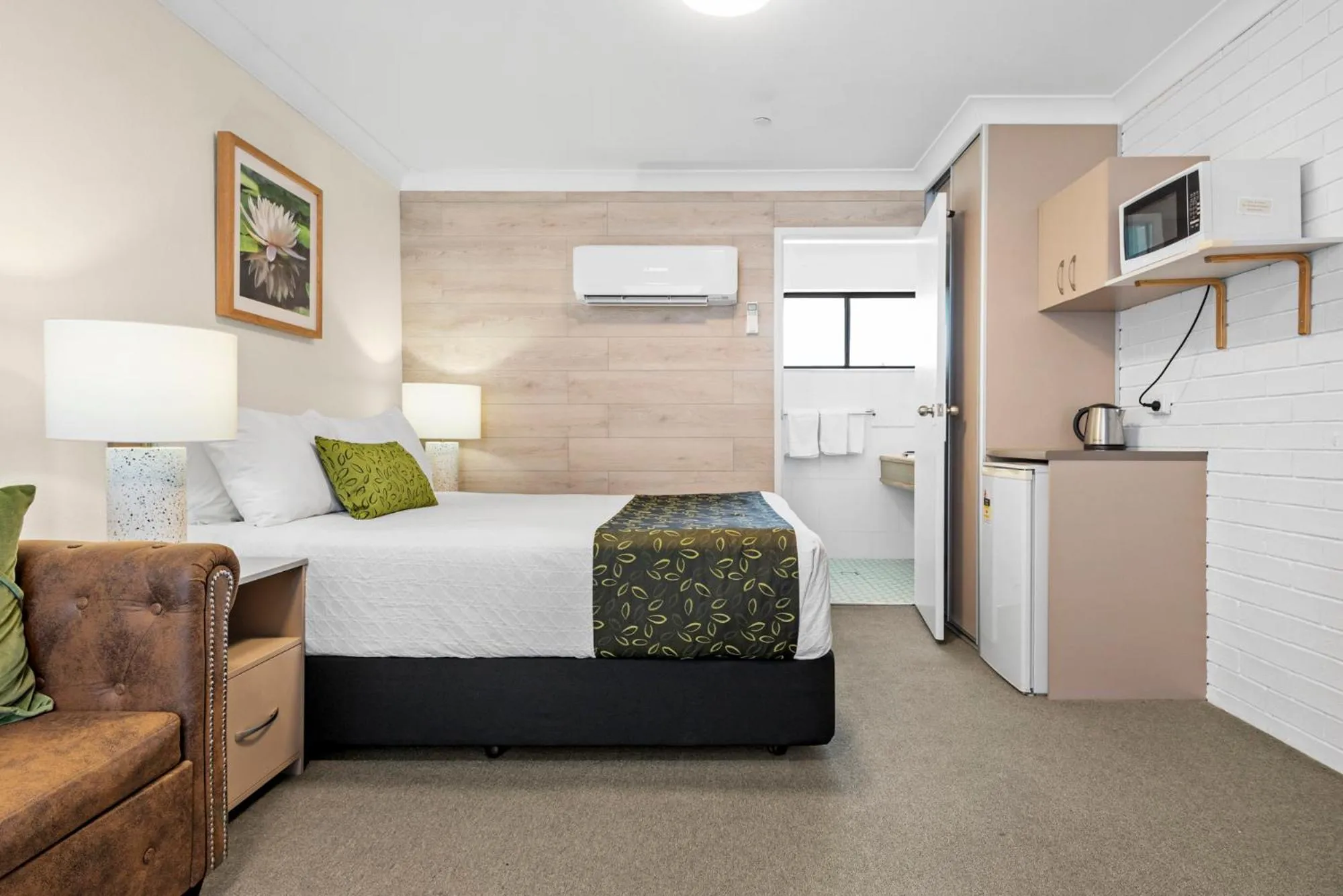 Photo of the whole room, Bed in Bomaderry Motor Inn