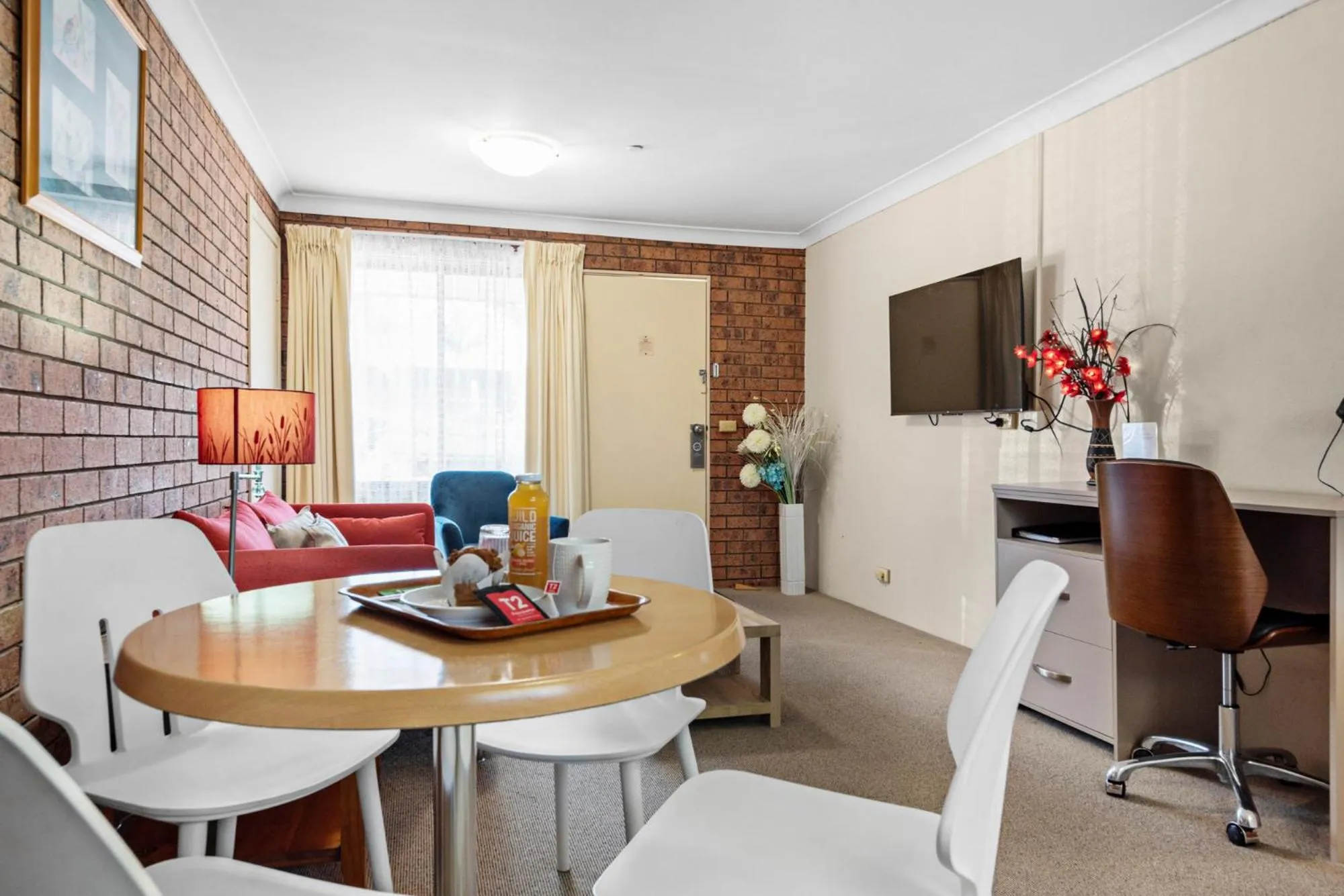 Living room in Bomaderry Motor Inn