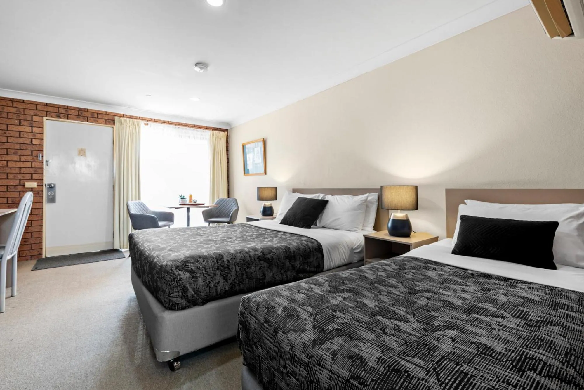 Photo of the whole room, Bed in Bomaderry Motor Inn