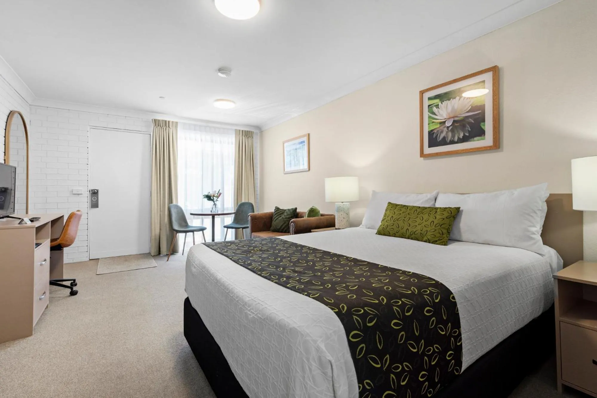 Photo of the whole room, Bed in Bomaderry Motor Inn