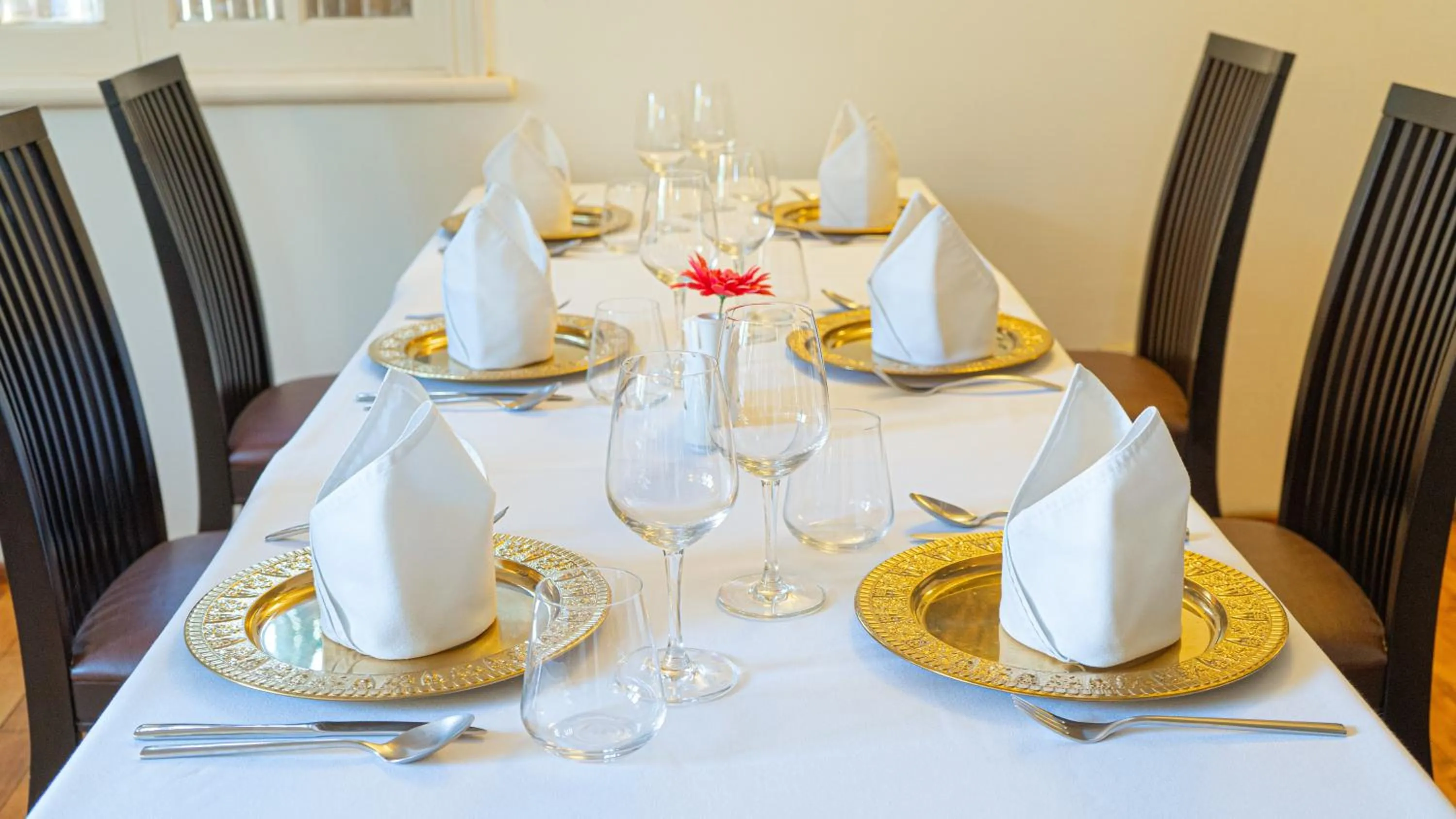 Restaurant/places to eat in Palace Gate Hotel & Residence by EHM