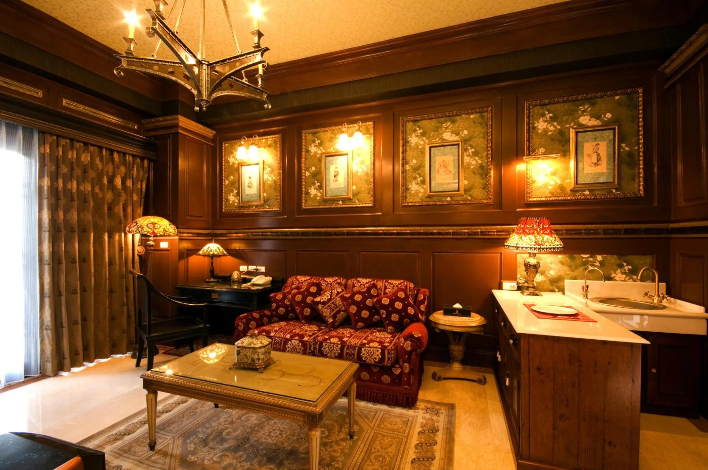 Photo of the whole room in The Old England Manor