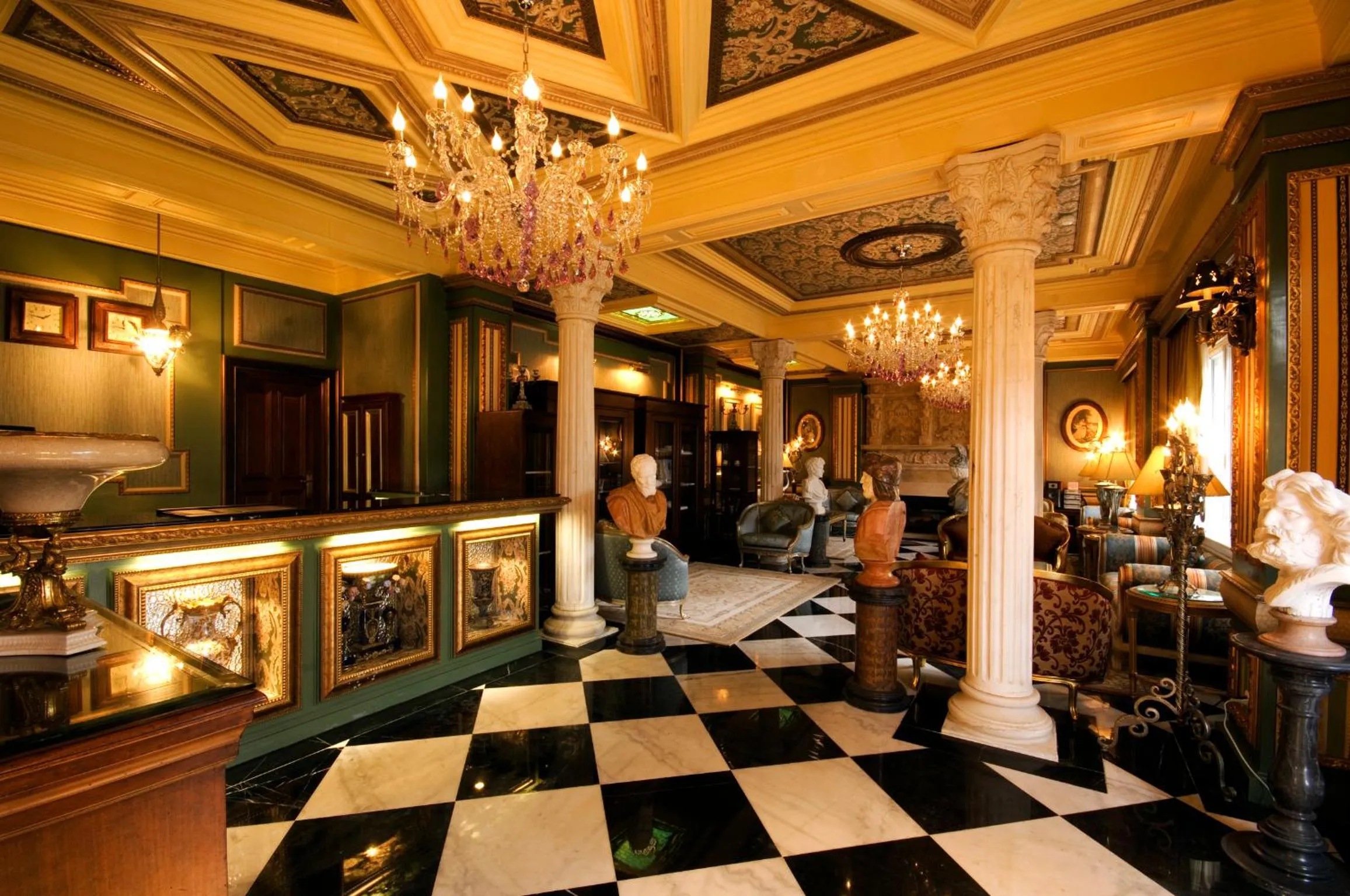 Lobby or reception in The Old England Manor