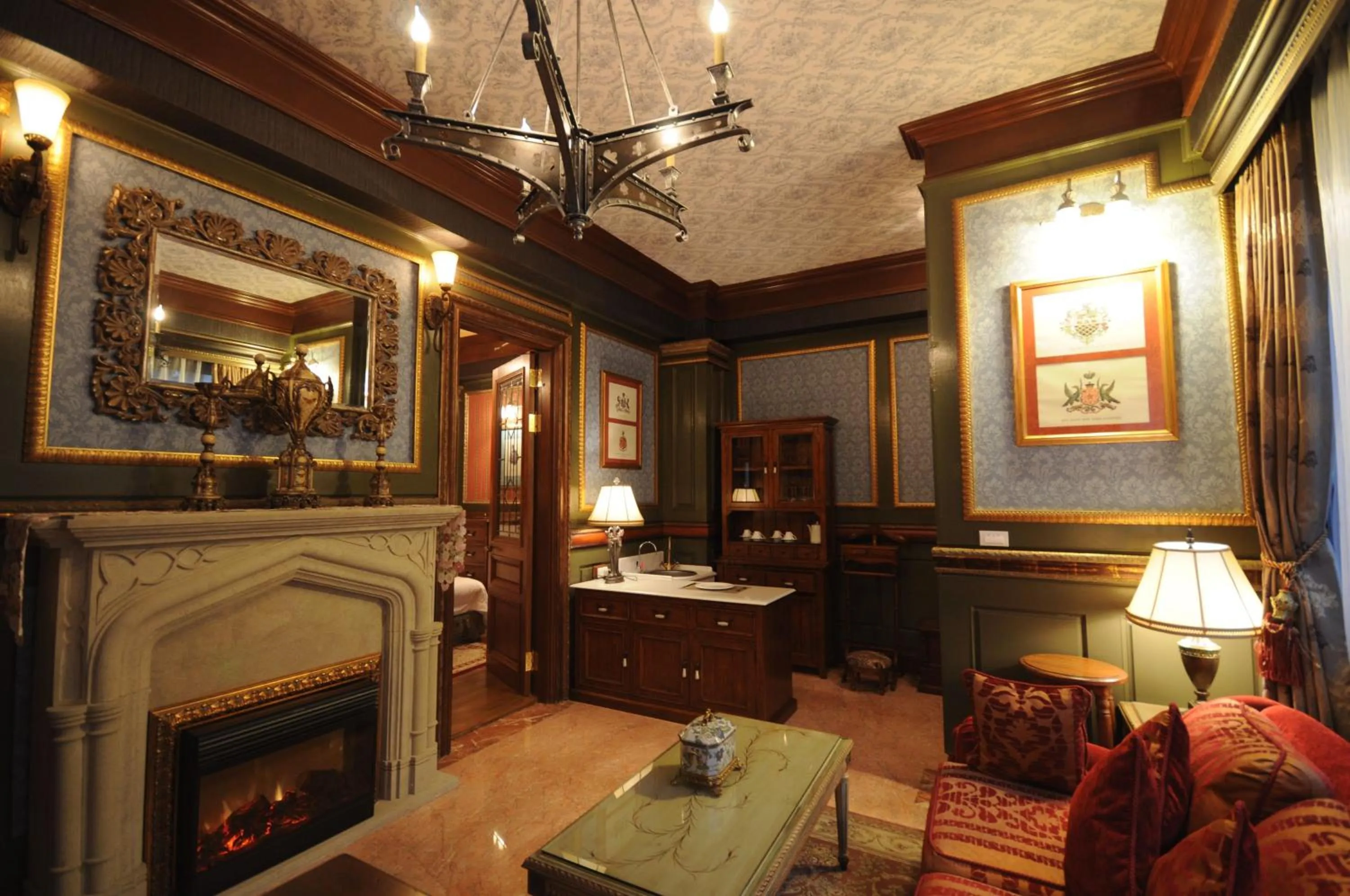 Photo of the whole room in The Old England Manor