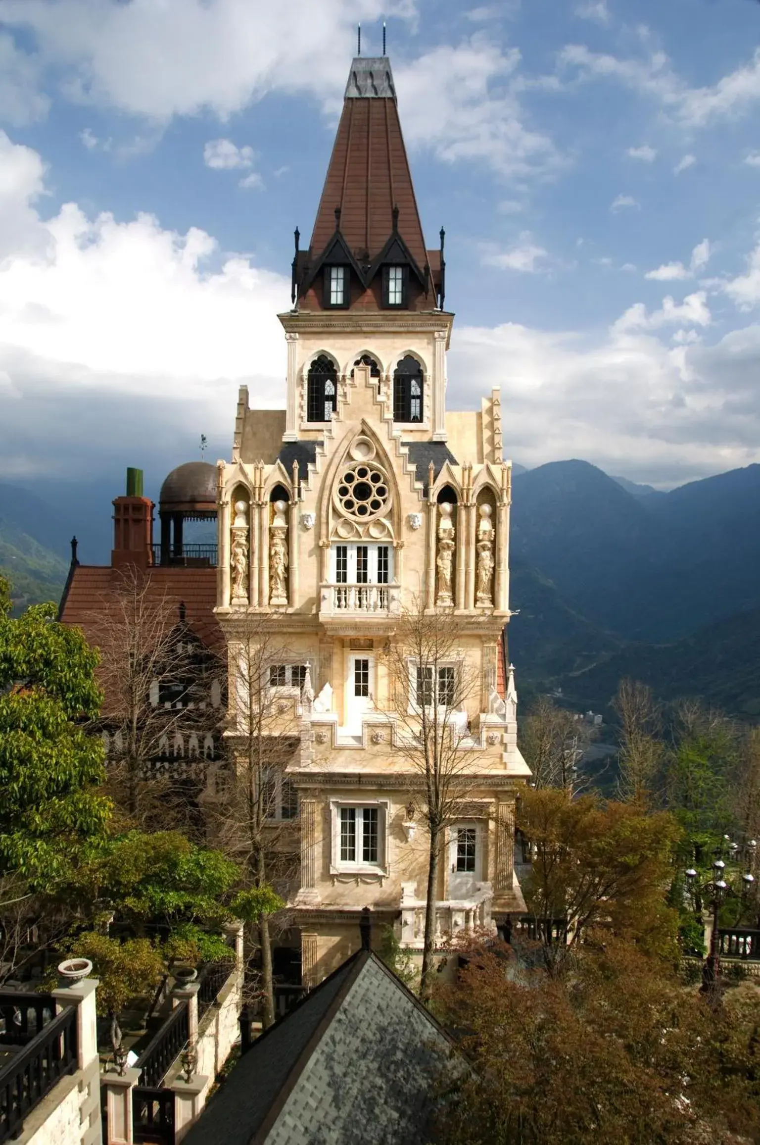 The Old England Manor The Old England Manor