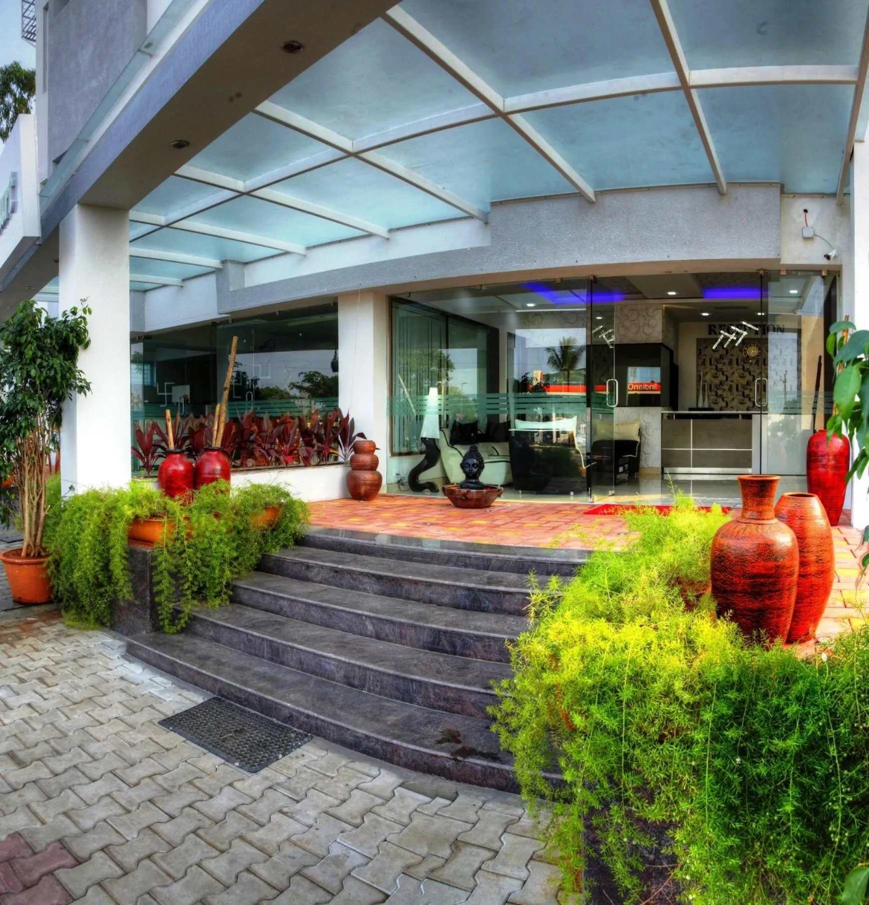 Facade/entrance in Rajmahal Inn