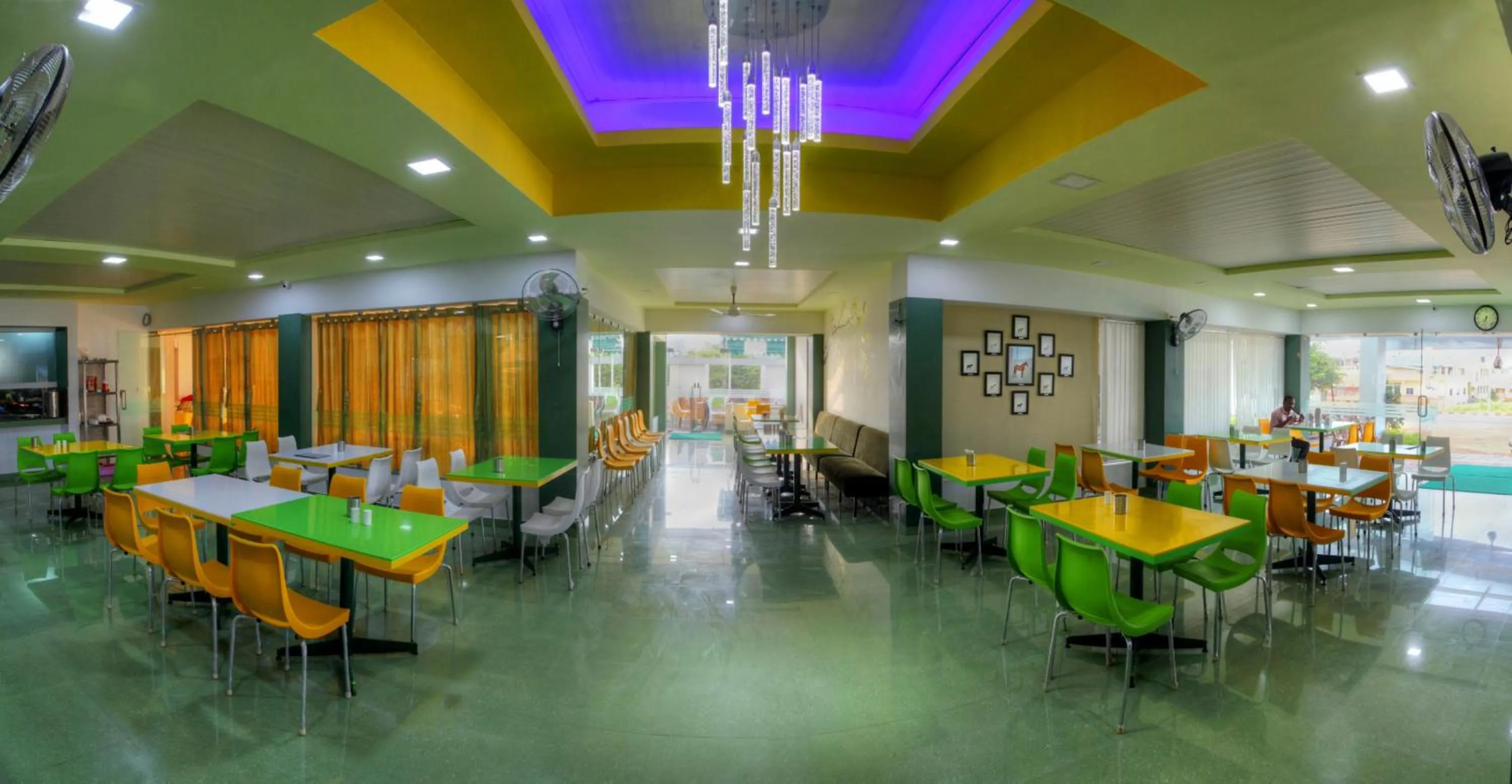Restaurant/places to eat in Rajmahal Inn