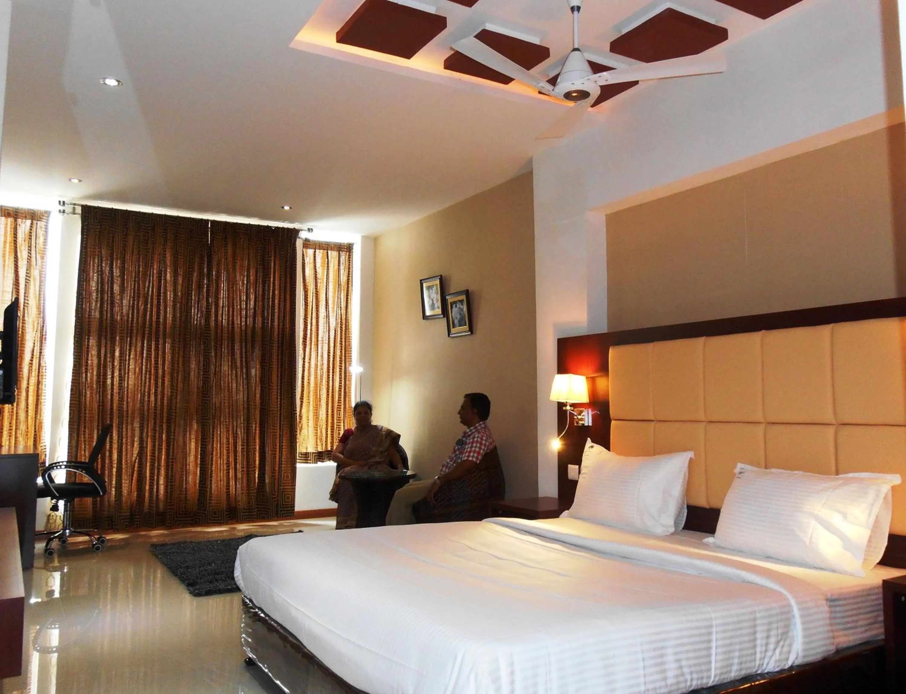 Bedroom, Bed in Rajmahal Inn